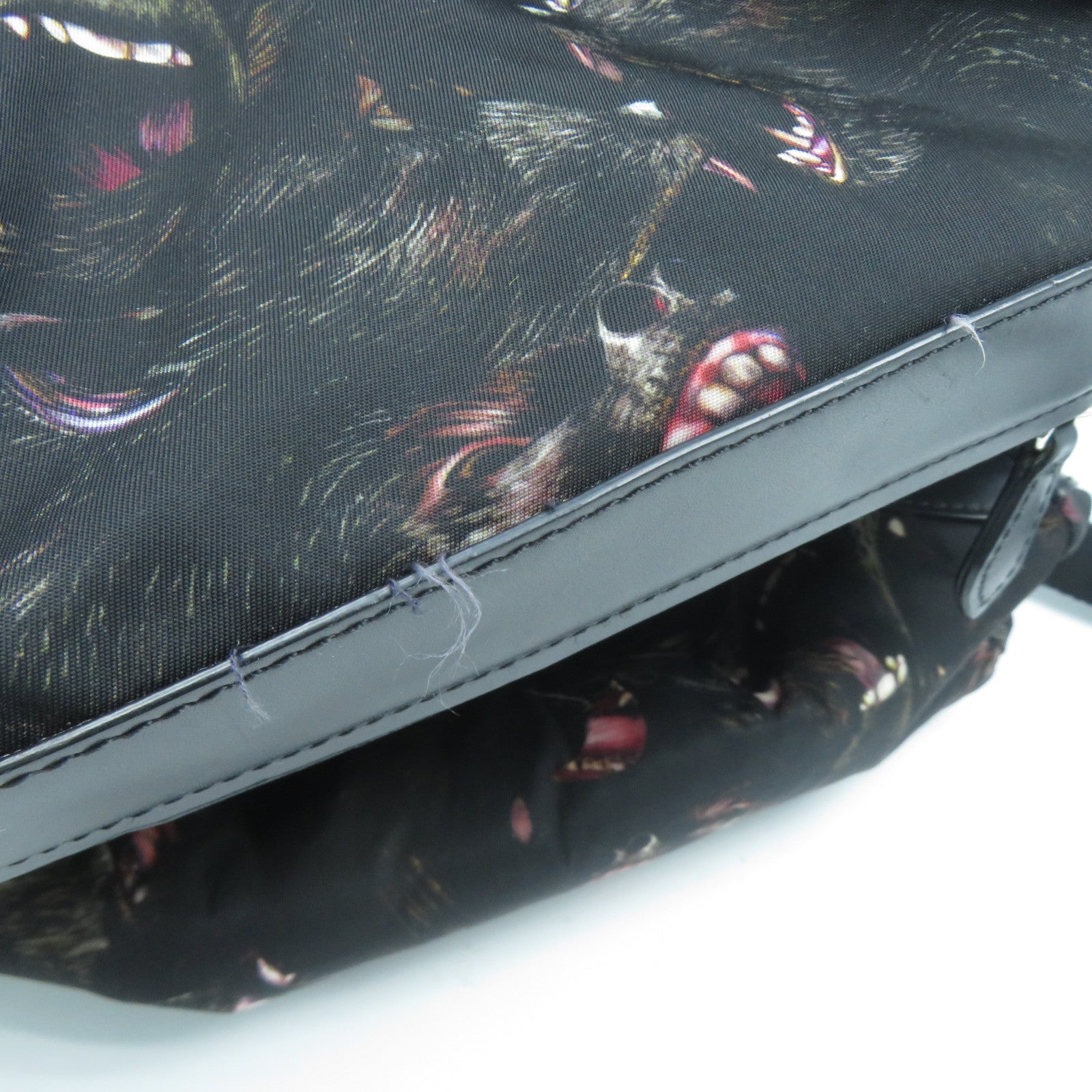 GIVENCHY 尼龍Backpack銀扣背包黑色