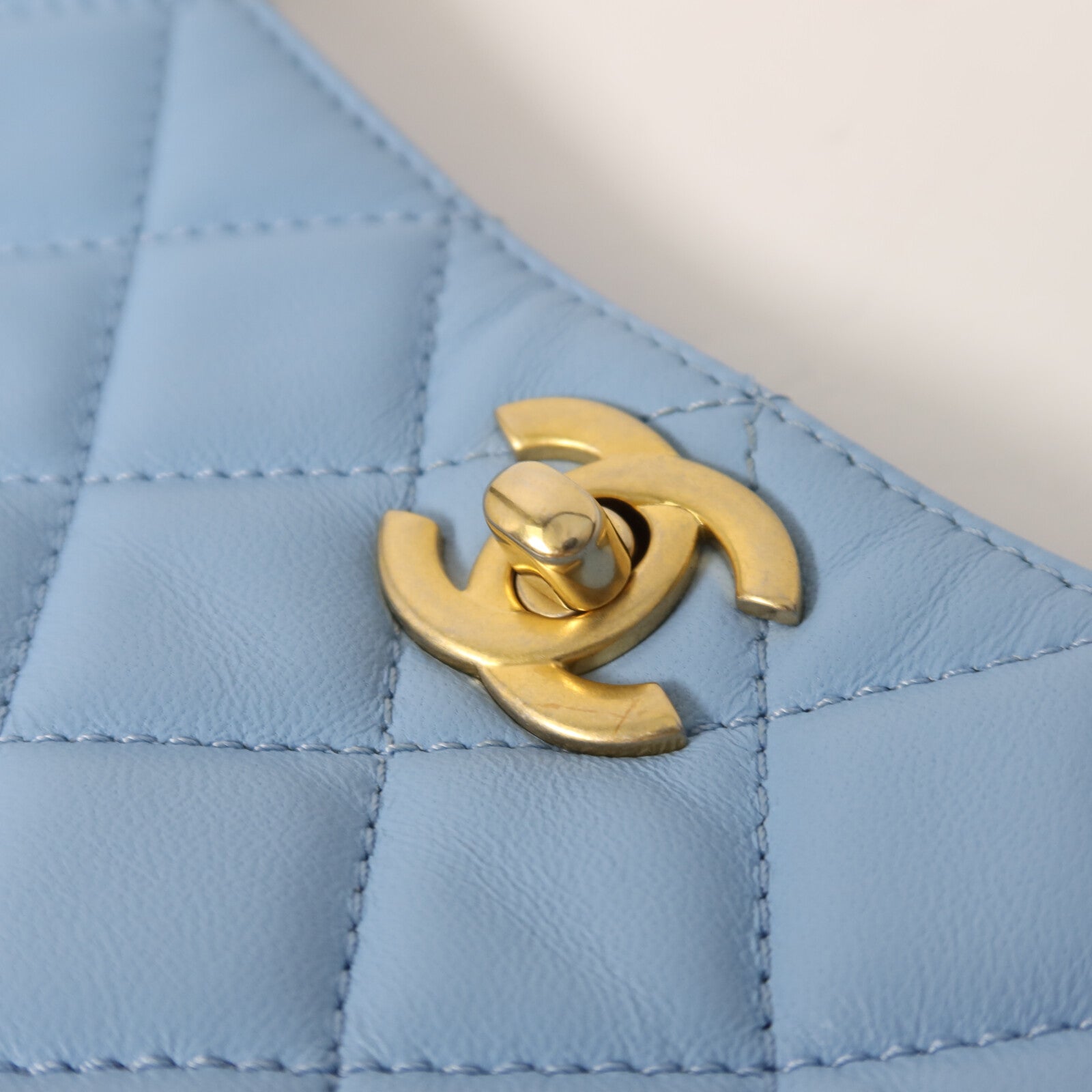CHANEL 【激減優惠】羊皮皮革Chain Shoulder金扣鏈帶肩背袋