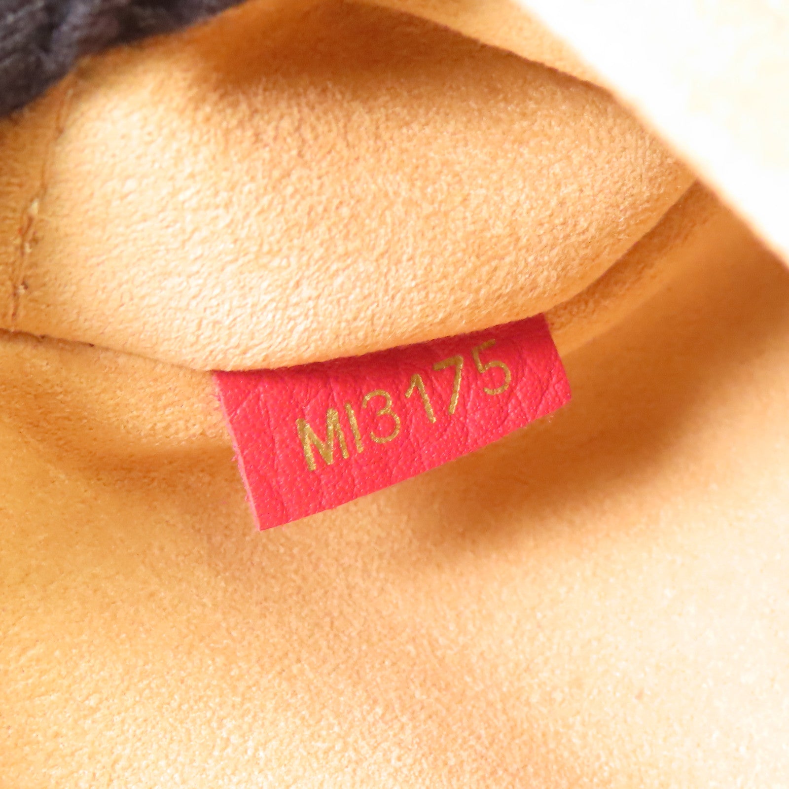 LOUIS VUITTON Taurillon Volta金扣手挽肩背兩用袋