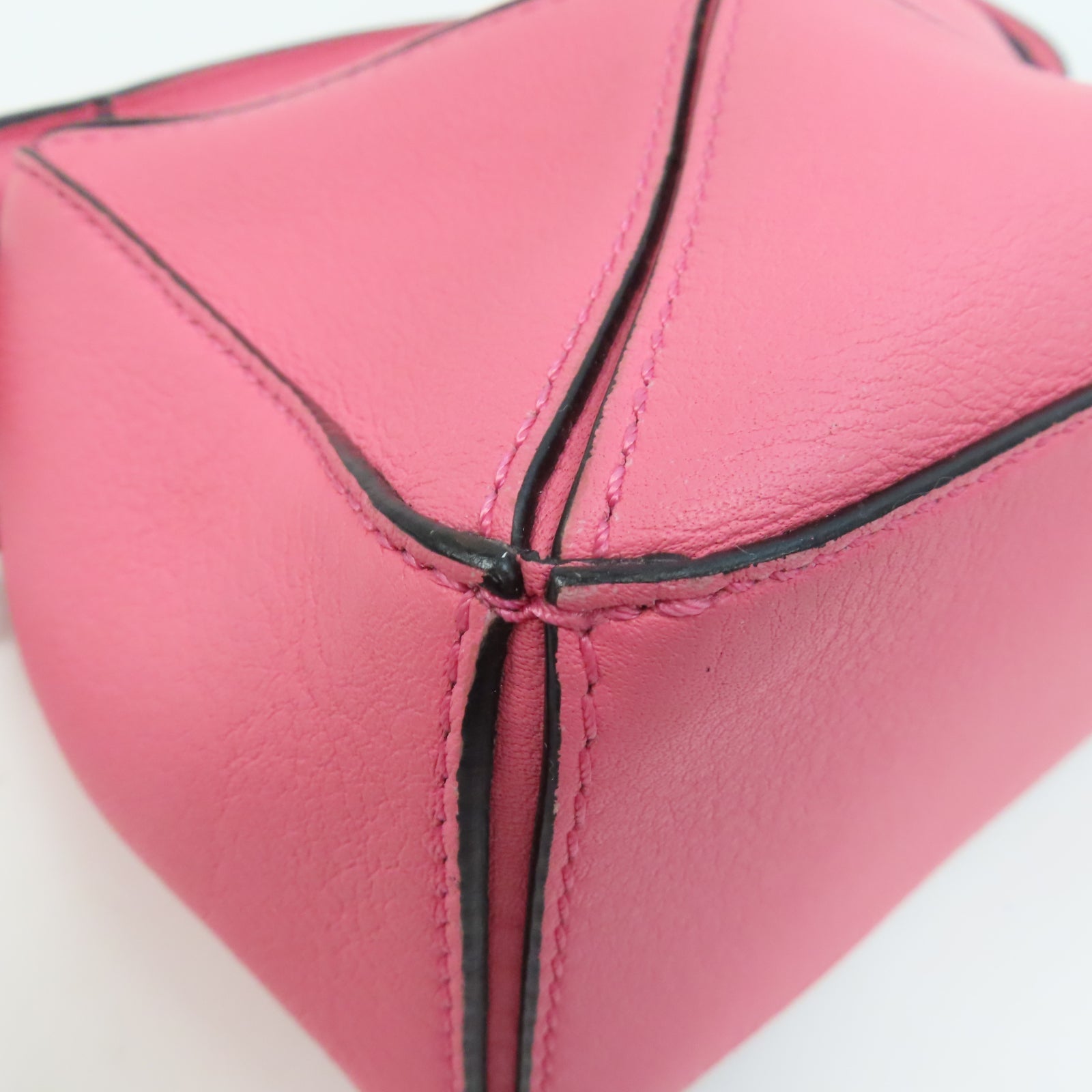 LOEWE 牛皮皮革Mini Puzzle銀扣肩背袋粉紅色