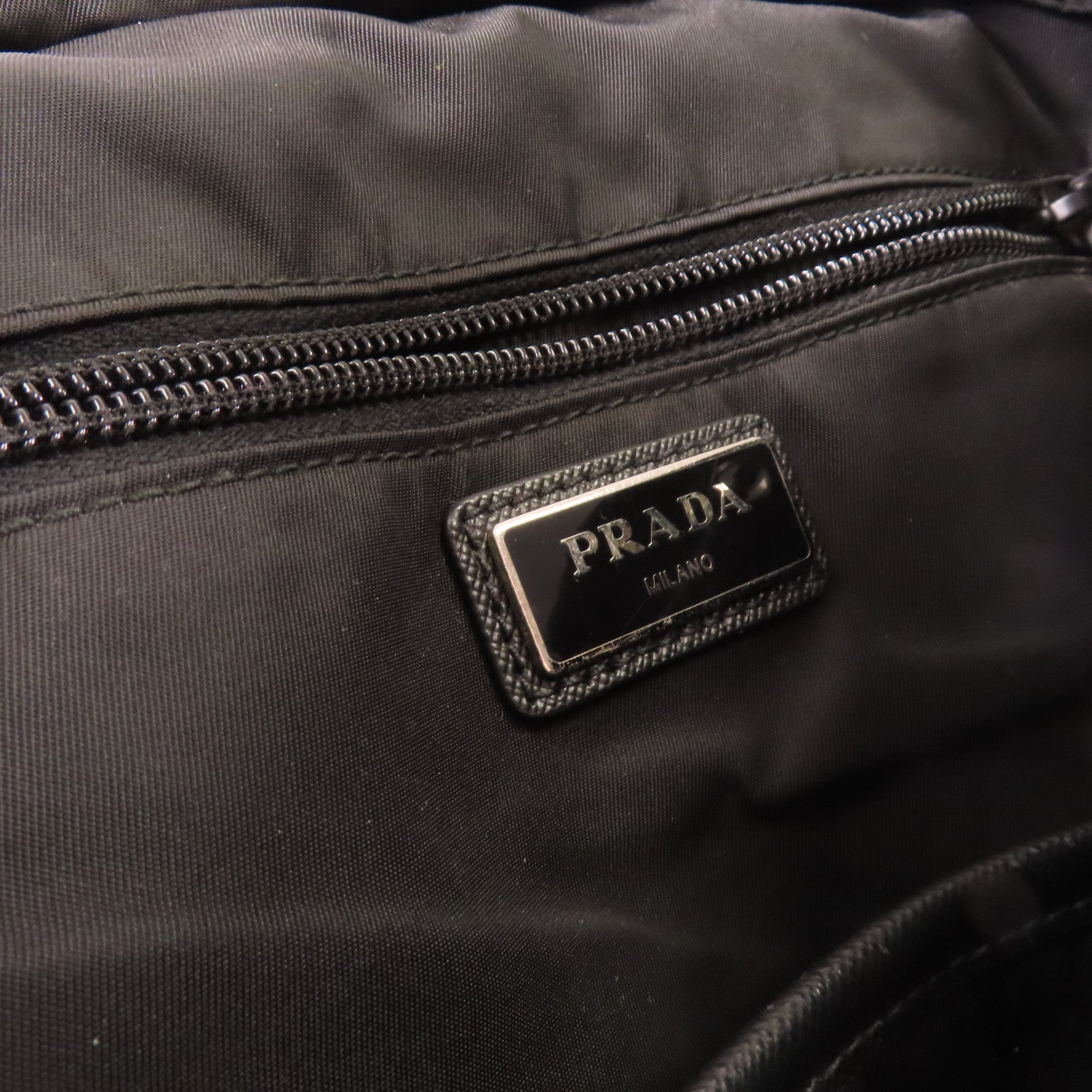 PRADA 尼龍Backpack銀扣背包