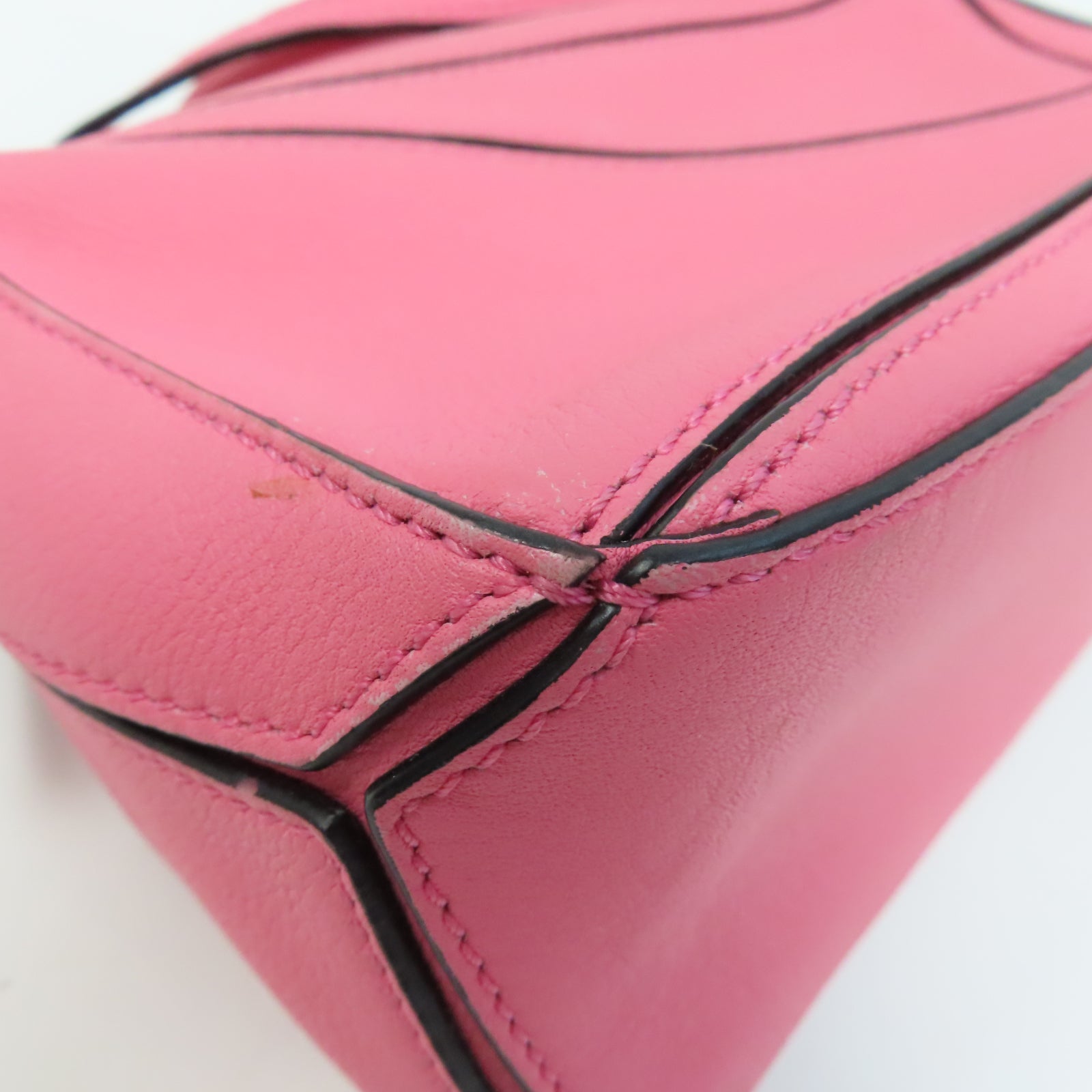 LOEWE 牛皮皮革Mini Puzzle銀扣肩背袋粉紅色