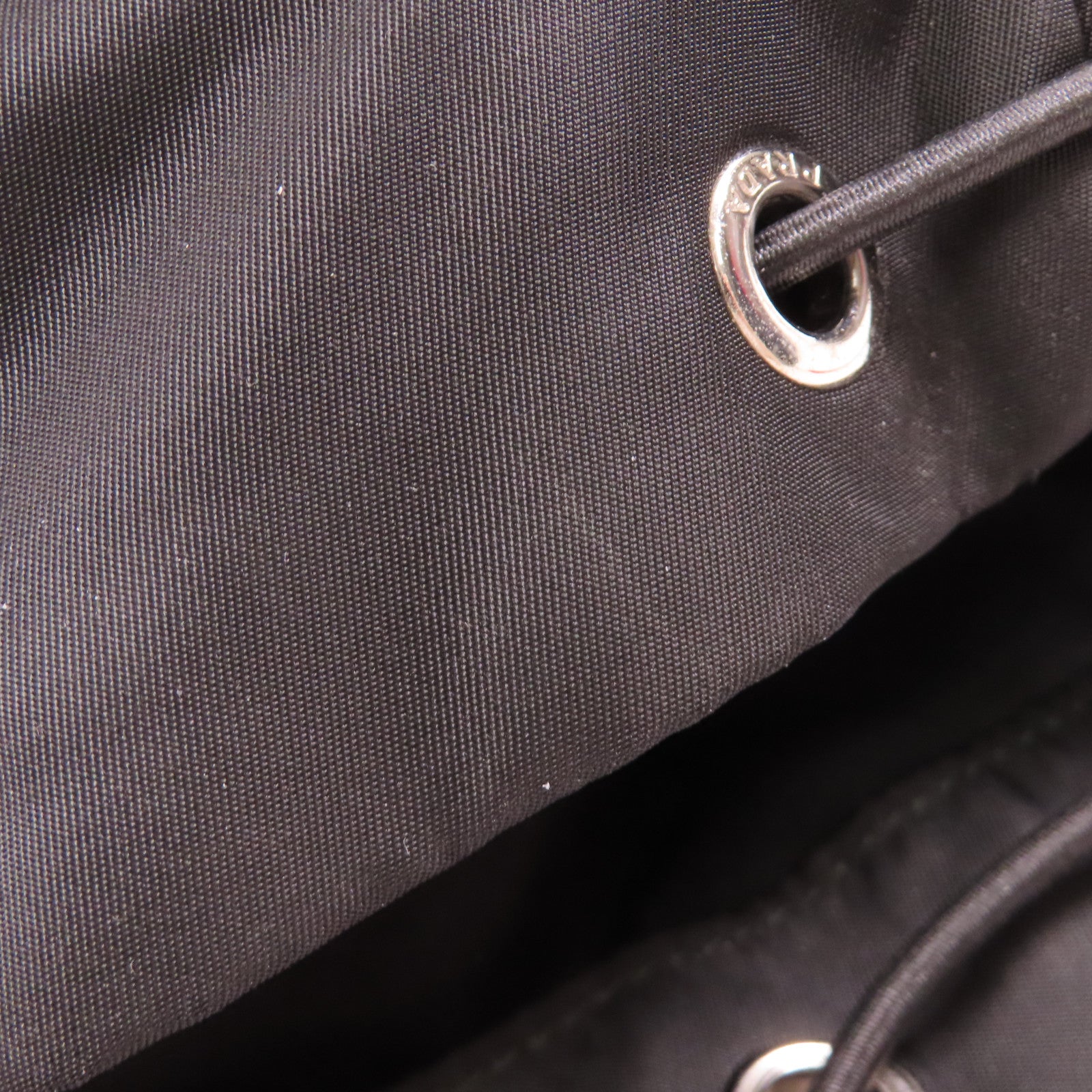 PRADA 尼龍Backpack銀扣背包