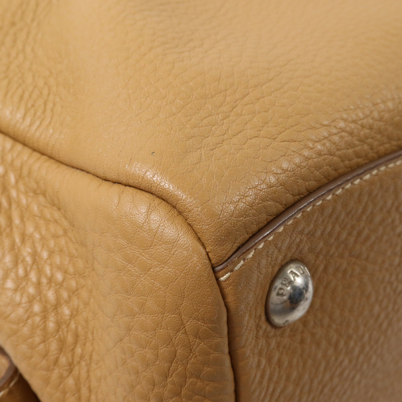 PRADA 牛皮皮革Daino Bauletto Embossed Logo Handbag手挽袋