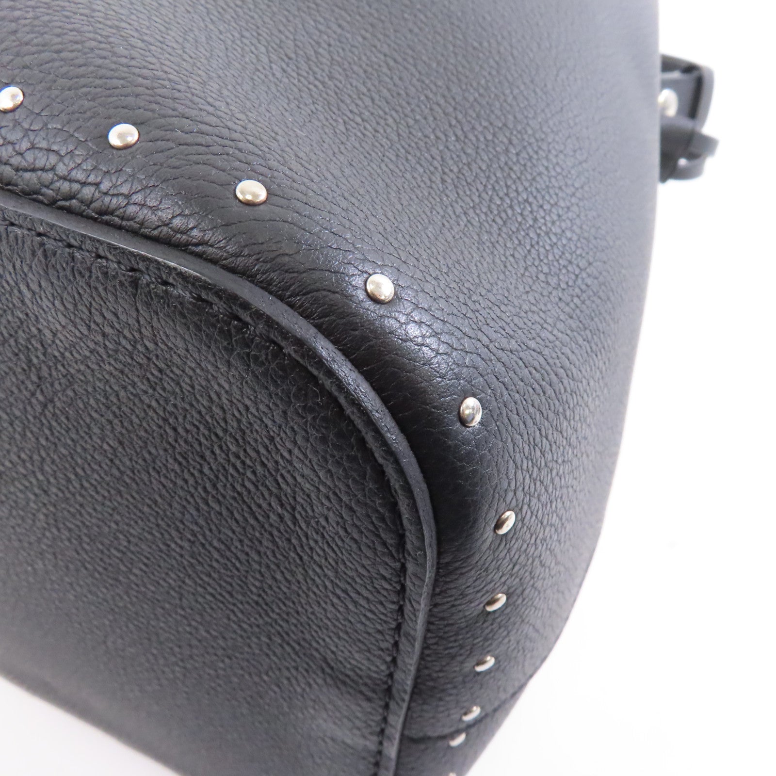 LOUIS VUITTON 牛皮皮革Lock Me Bucket銀扣肩背袋黑色
