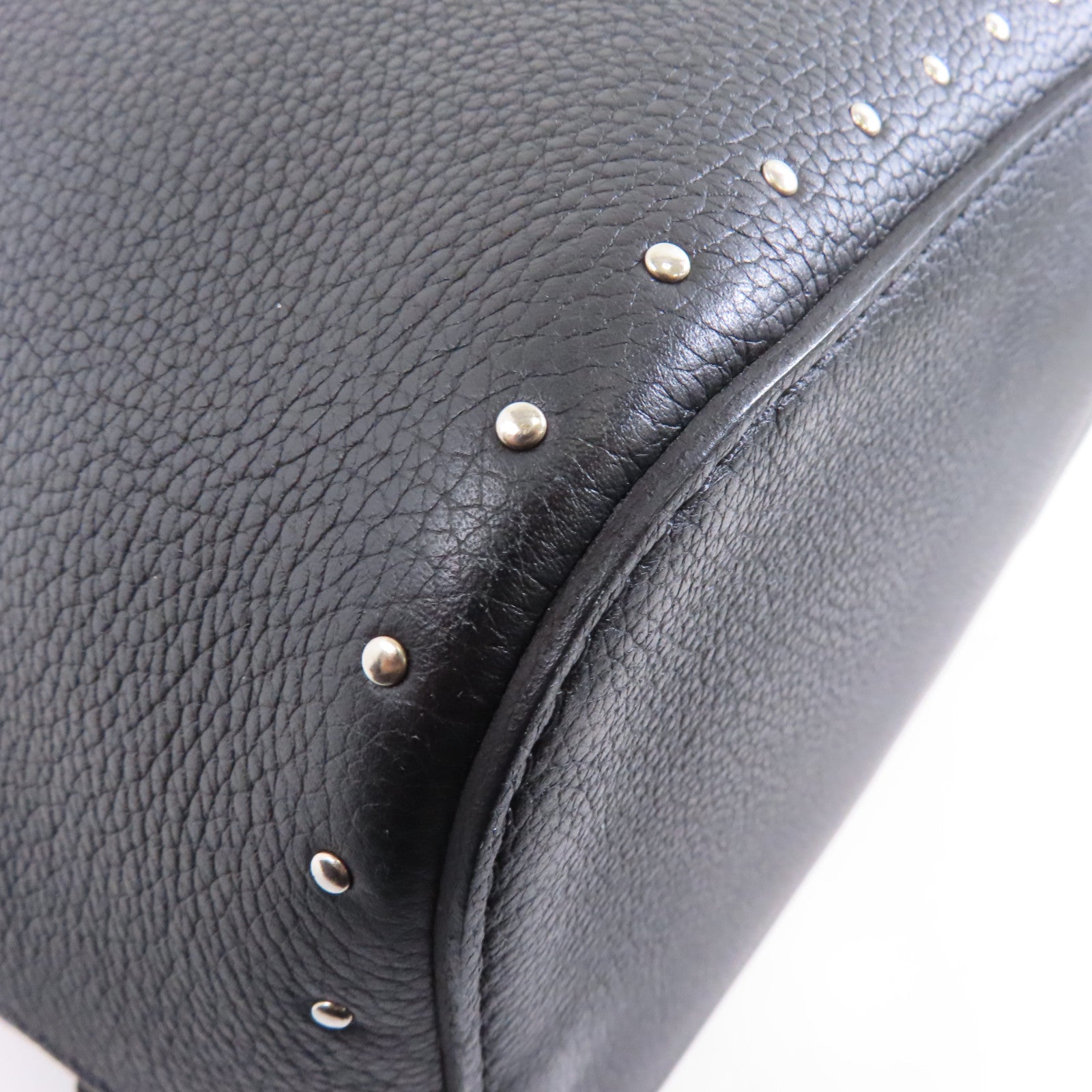 LOUIS VUITTON 牛皮皮革Lock Me Bucket銀扣肩背袋黑色
