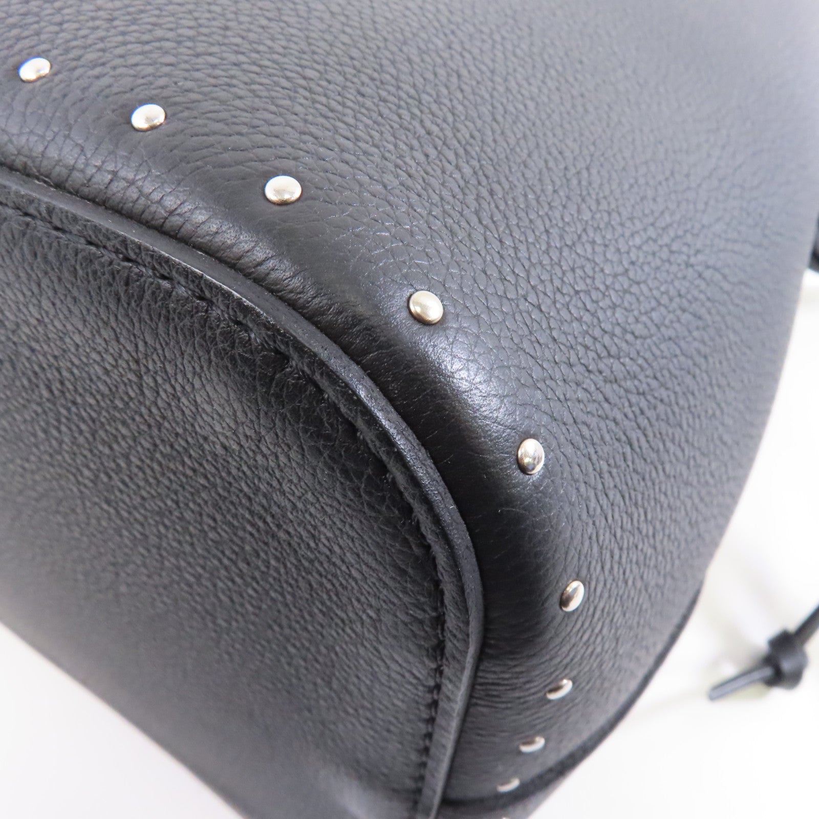 LOUIS VUITTON 牛皮皮革Lock Me Bucket銀扣肩背袋黑色