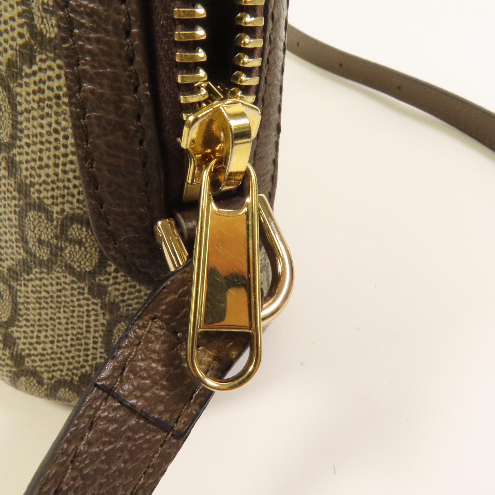GUCCI 塗層帆布Ophidia GG Pouch金扣肩背袋