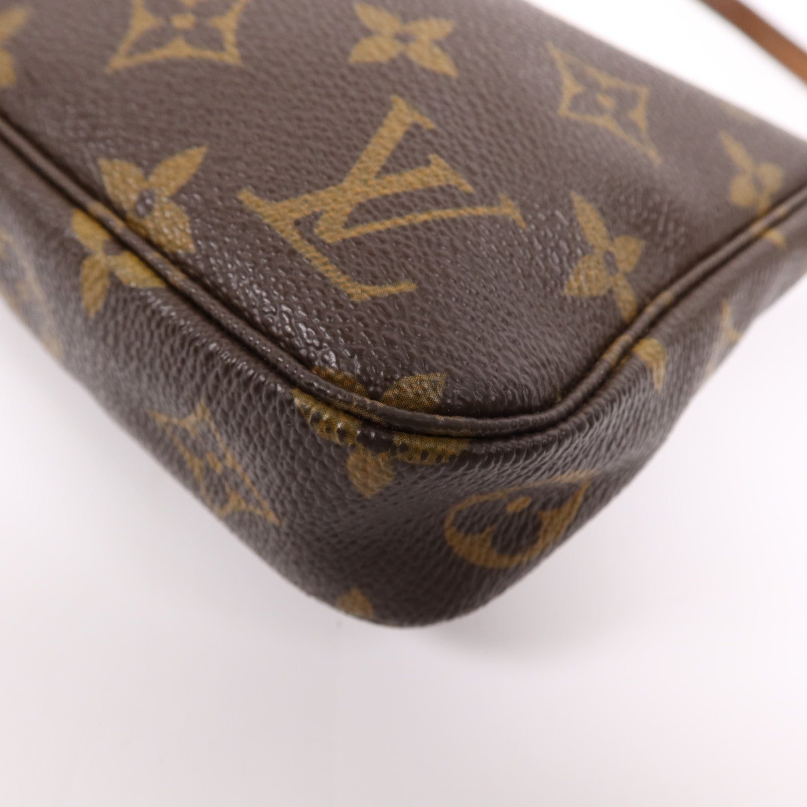 LOUIS VUITTON Monogram Pochette Accessoires金扣手挽袋棕色