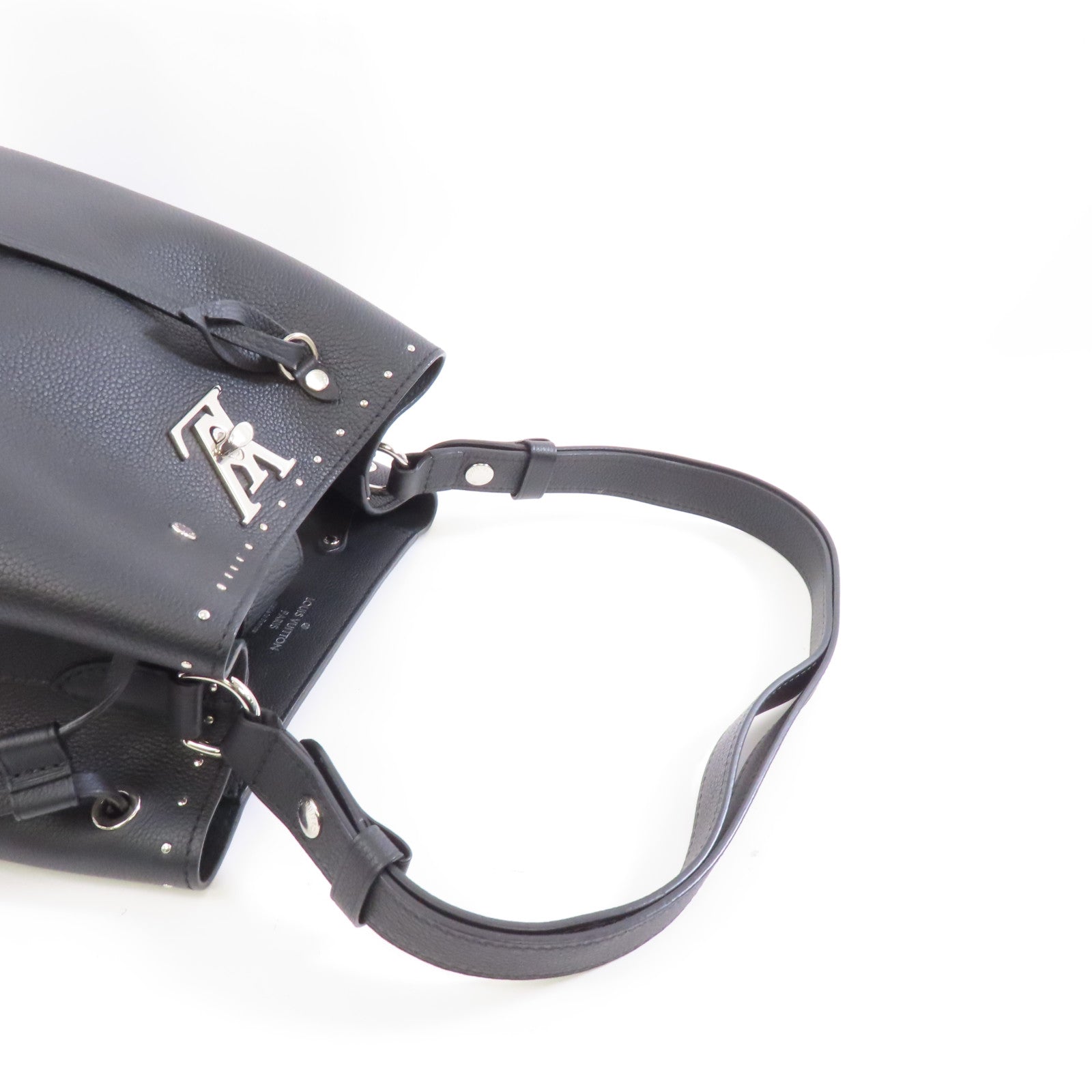 LOUIS VUITTON 牛皮皮革Lock Me Bucket銀扣肩背袋黑色