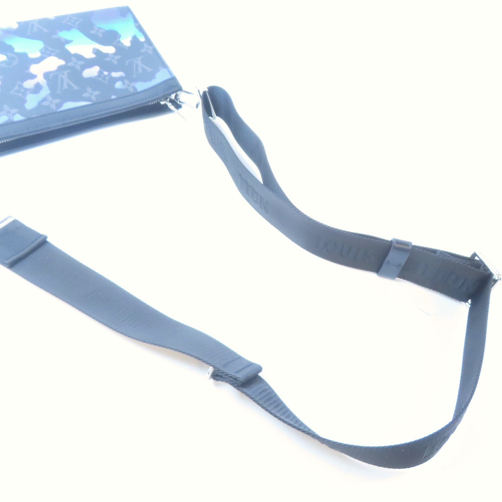 LOUIS VUITTON 【激減優惠】Monogram Eclipse Pochette To Go銀扣肩背袋黑色/彩色