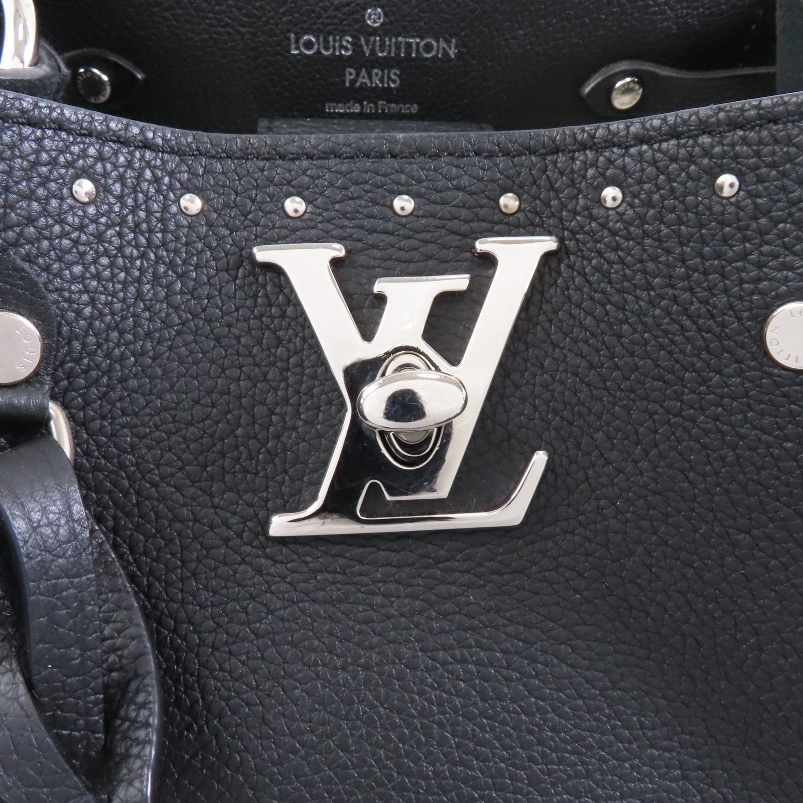LOUIS VUITTON 牛皮皮革Lock Me Bucket銀扣肩背袋黑色