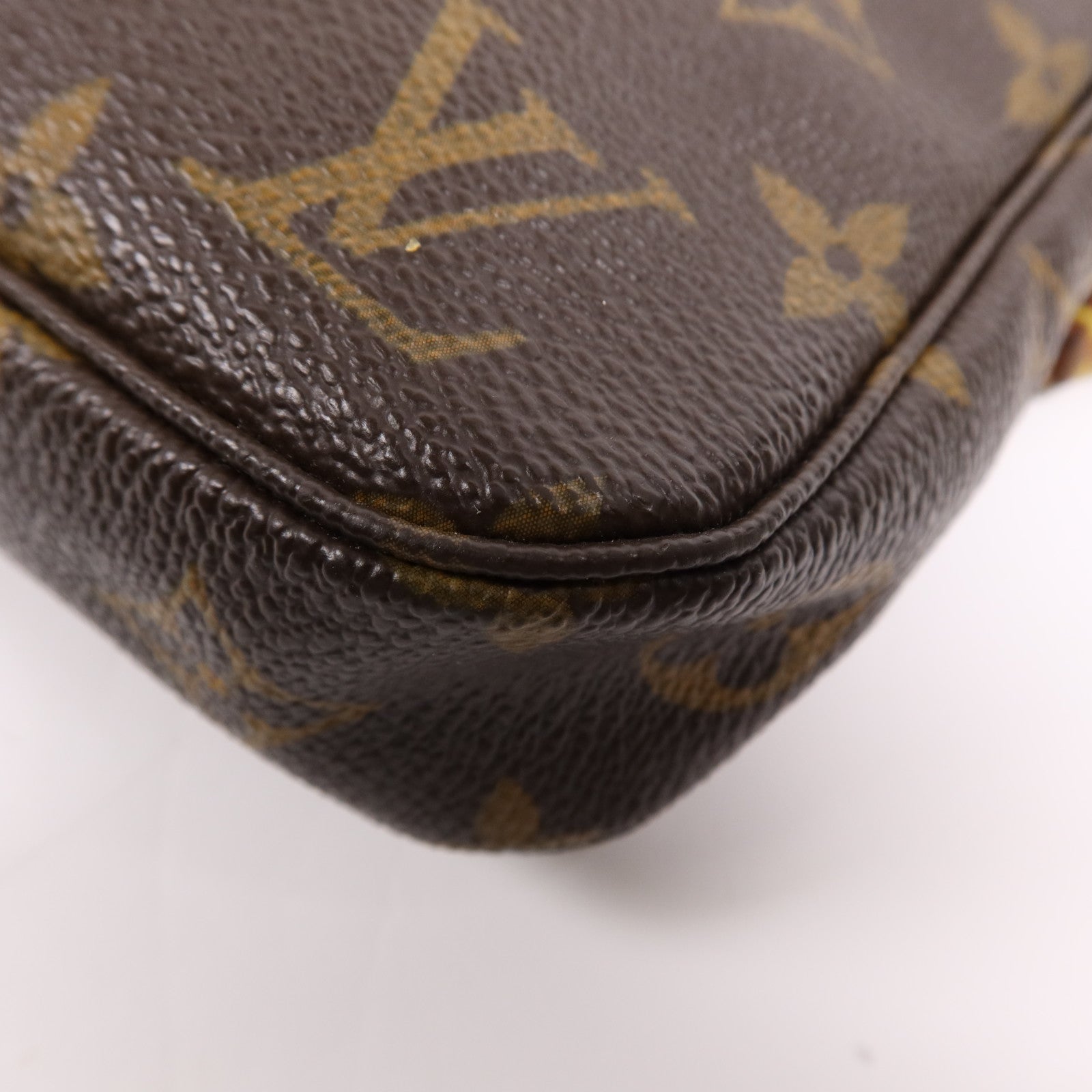 LOUIS VUITTON Monogram Pochette Accessoires金扣手挽袋棕色