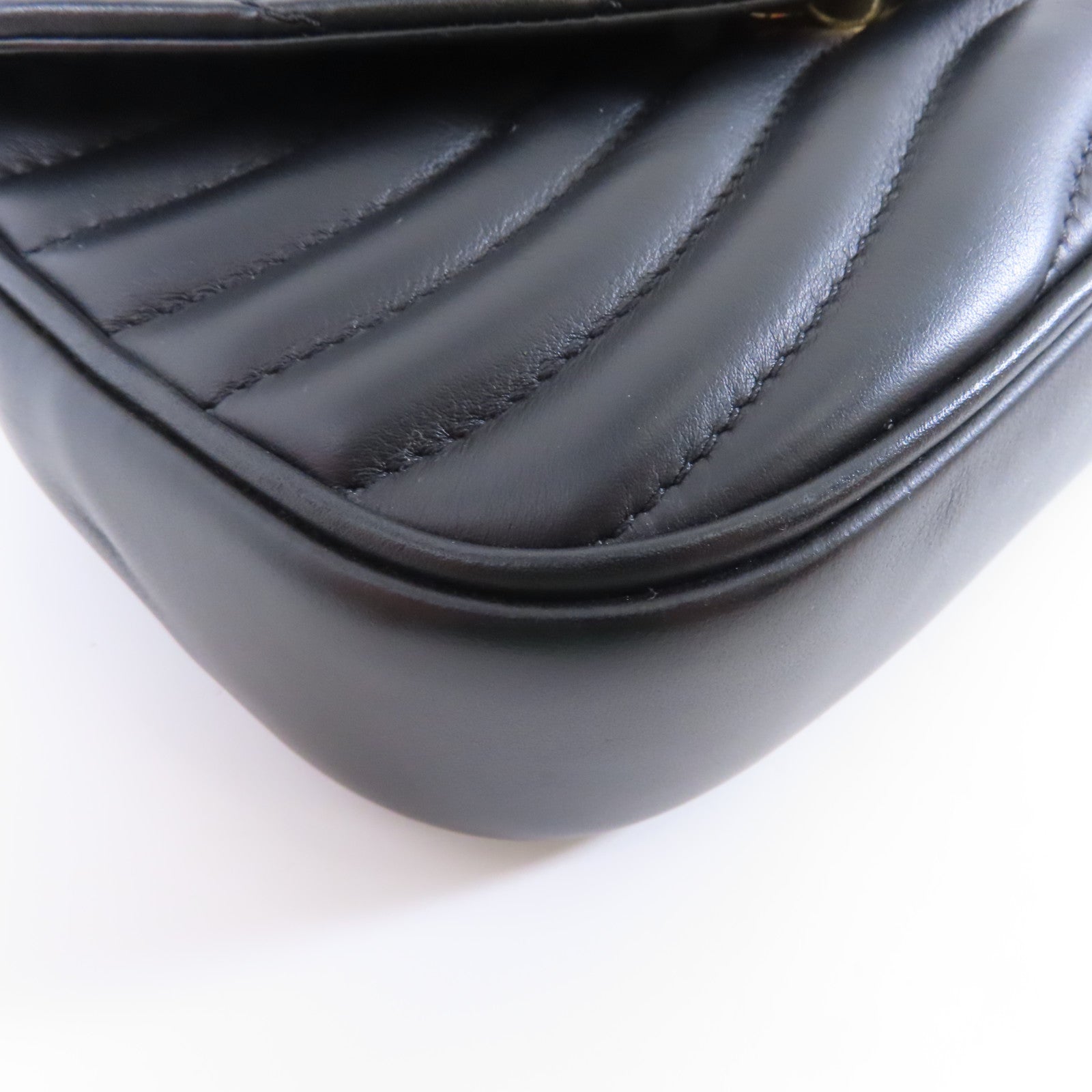 LOUIS VUITTON 牛皮皮革New Wave Multi Pochette金扣肩背袋黑色