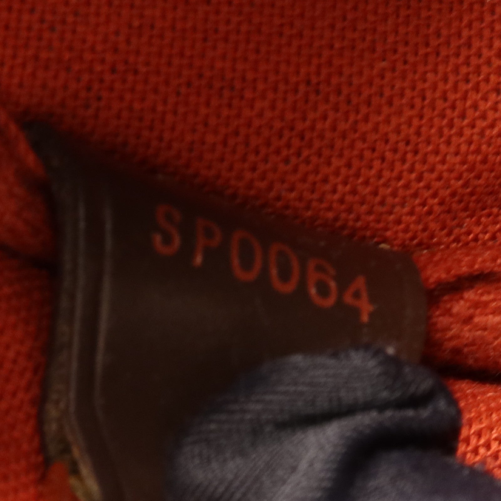 LOUIS VUITTON Damier Nolita金扣手挽袋