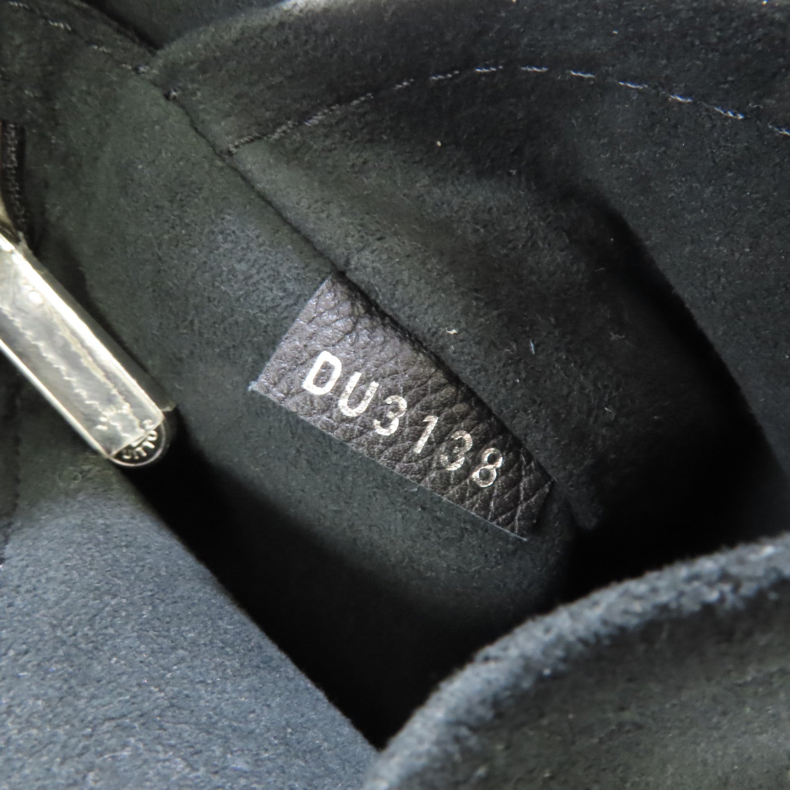 LOUIS VUITTON 牛皮皮革Lock Me Bucket銀扣肩背袋黑色