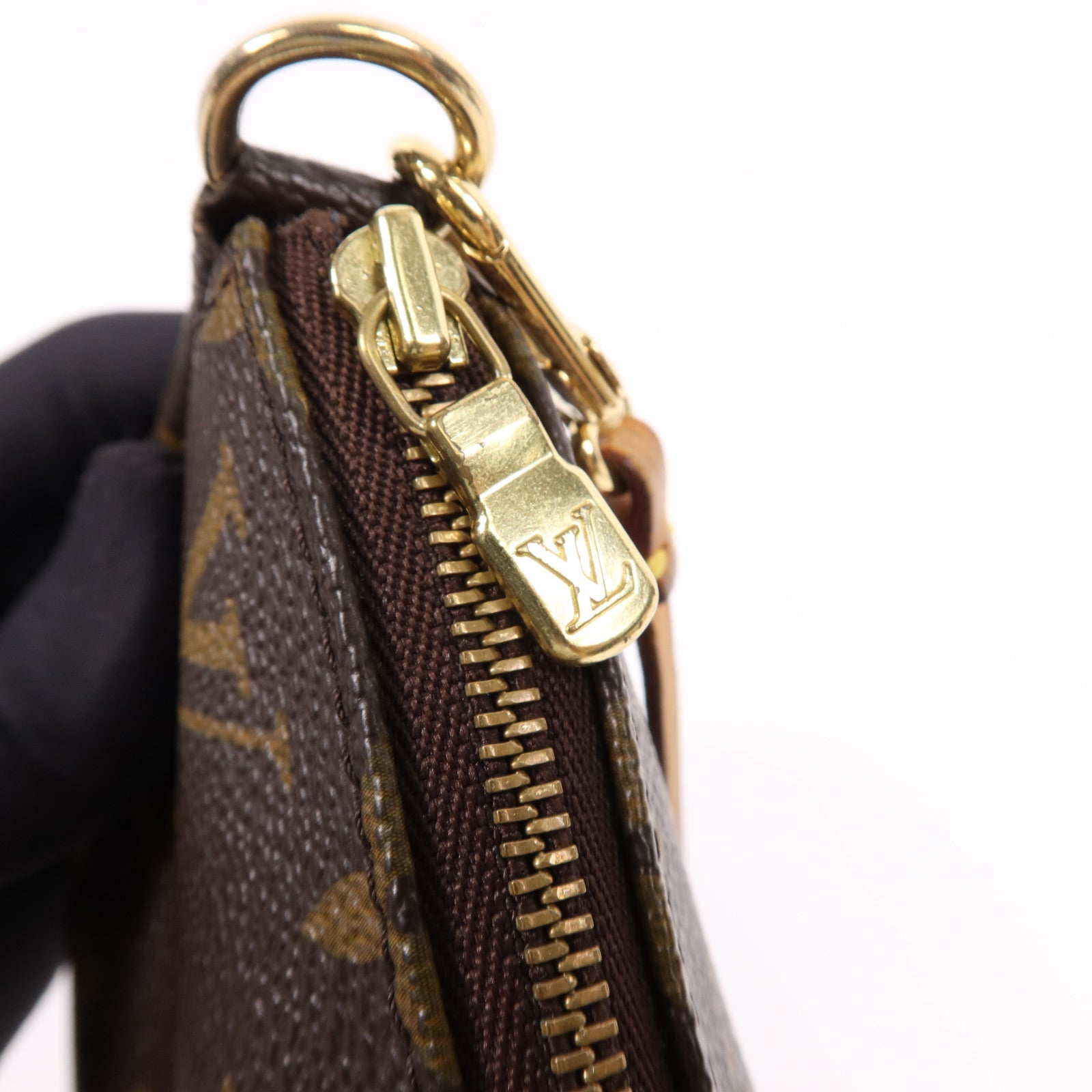 LOUIS VUITTON Monogram Pochette Accessoires金扣手挽袋棕色