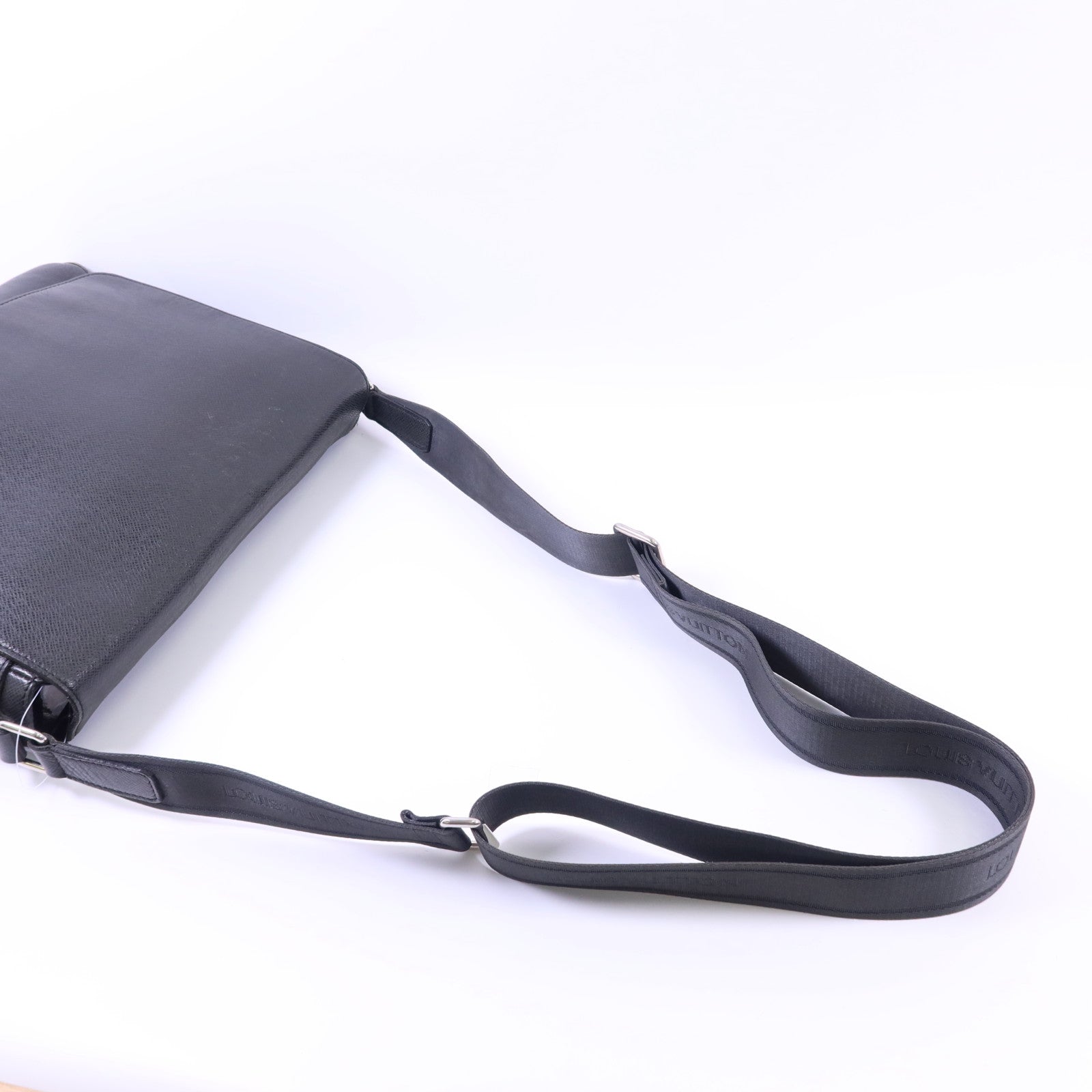 LOUIS VUITTON Taiga Roman MM銀扣肩背袋