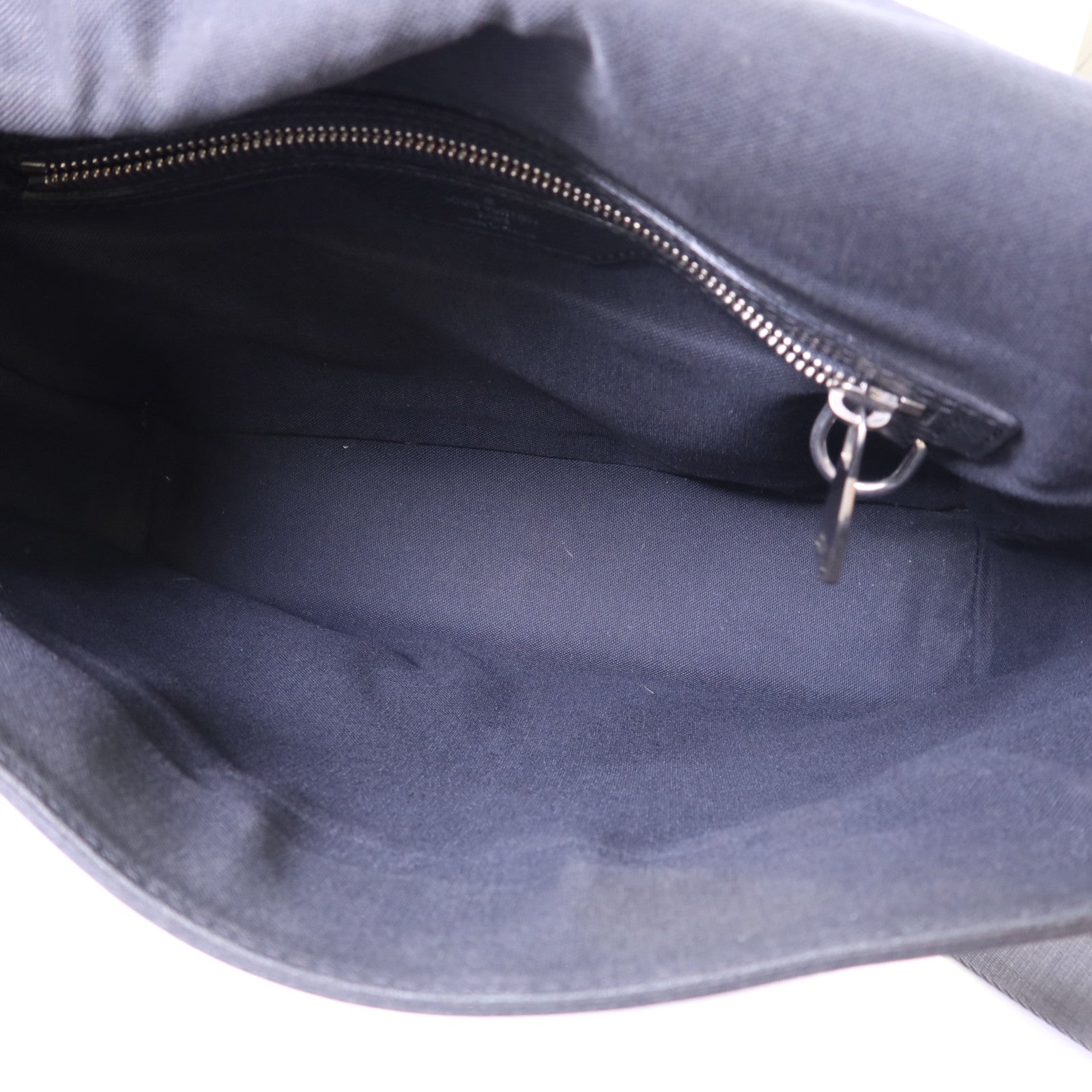 LOUIS VUITTON Taiga Roman MM銀扣肩背袋