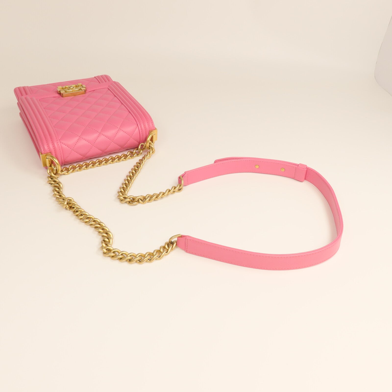 CHANEL 羊皮皮革North South Boy金扣鏈帶肩背袋