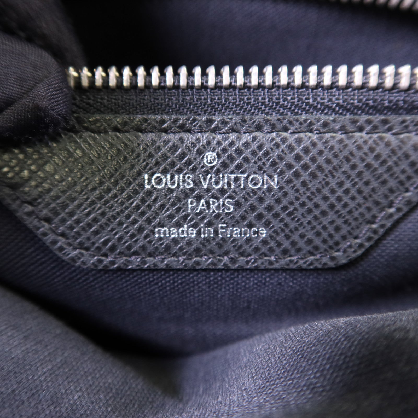 LOUIS VUITTON Taiga Roman MM銀扣肩背袋