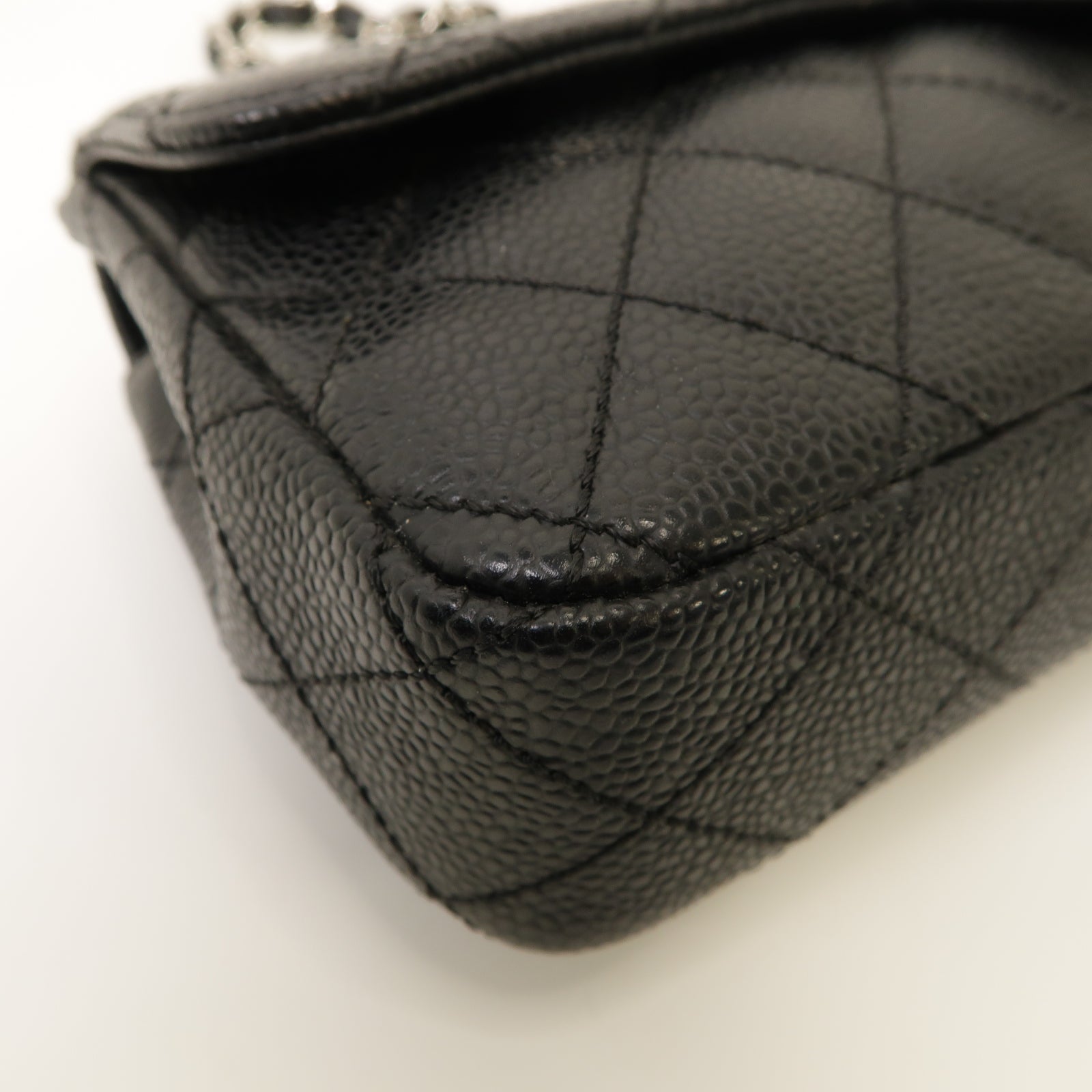 CHANEL 菱格Caviar皮革Chain Shoulder銀扣鏈帶肩背袋黑色