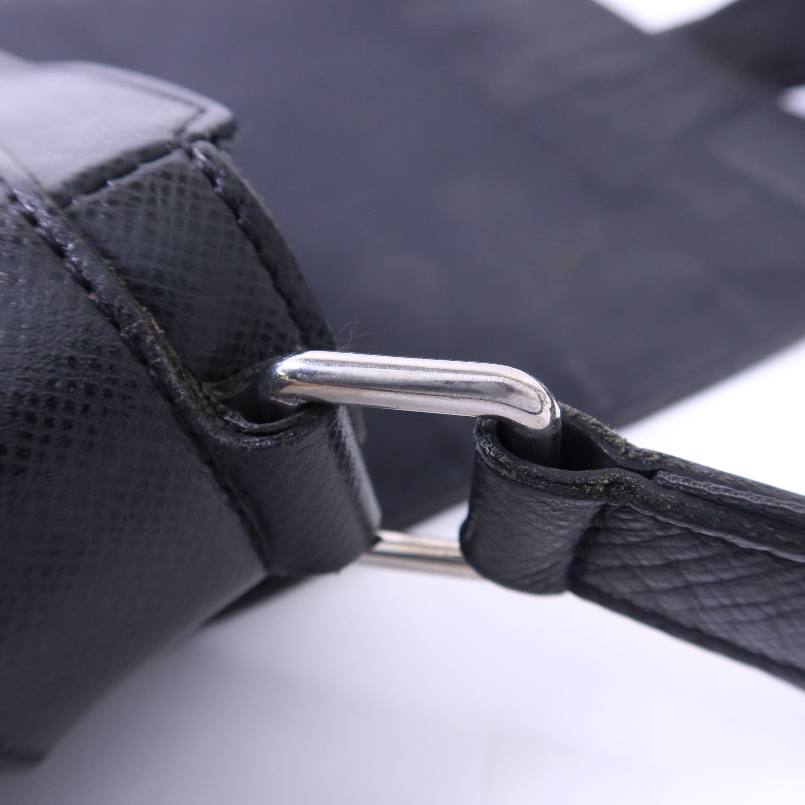 LOUIS VUITTON Taiga Roman MM銀扣肩背袋