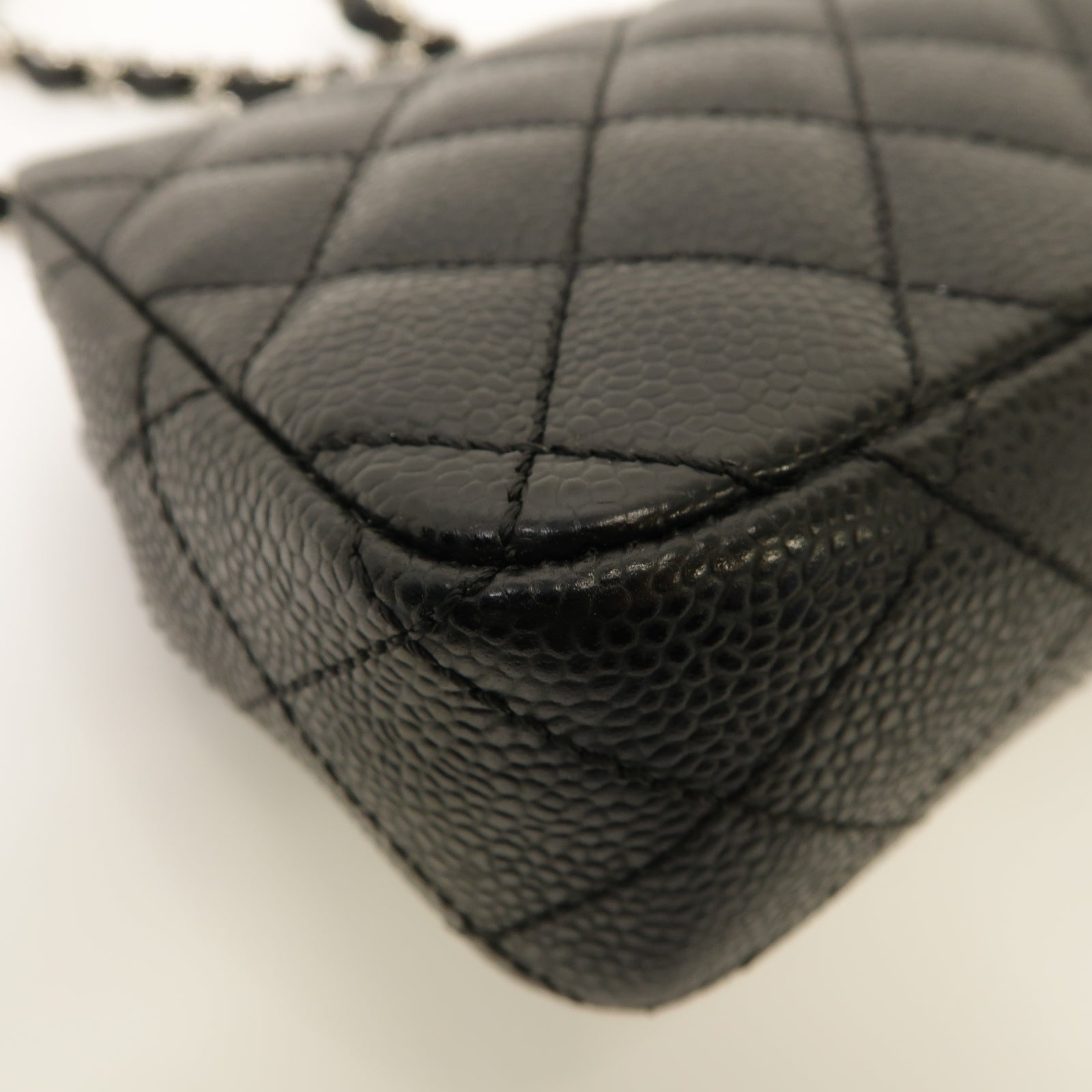 CHANEL 菱格Caviar皮革Chain Shoulder銀扣鏈帶肩背袋黑色