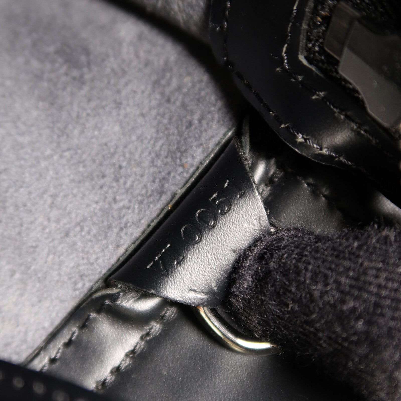 LOUIS VUITTON Epi Gemo銀扣肩背袋