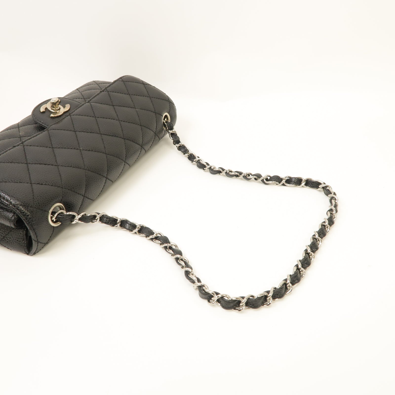 CHANEL 菱格Caviar皮革Chain Shoulder銀扣鏈帶肩背袋黑色