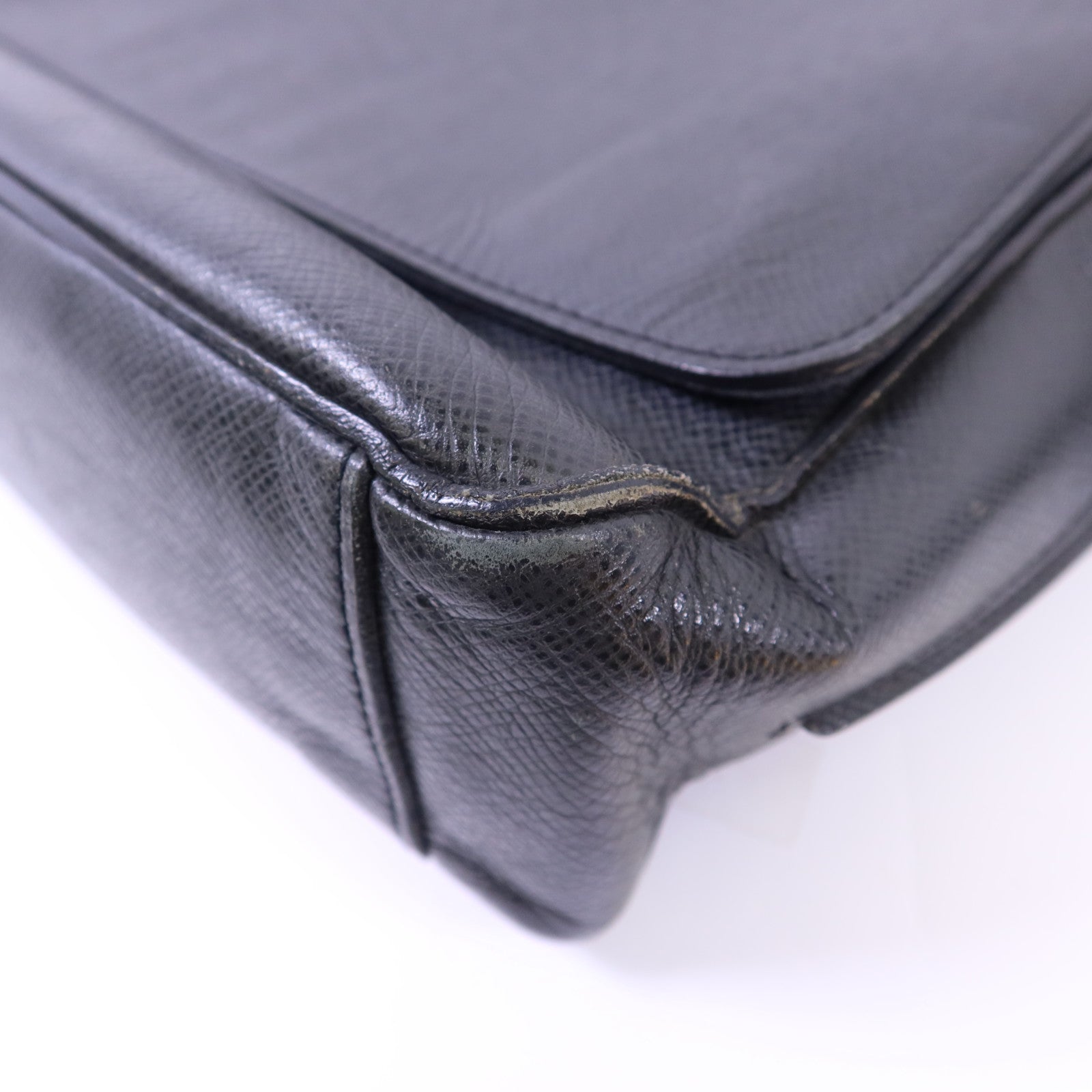 LOUIS VUITTON Taiga Roman MM銀扣肩背袋