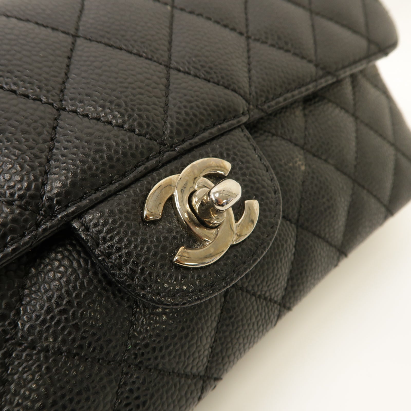 CHANEL 菱格Caviar皮革Chain Shoulder銀扣鏈帶肩背袋黑色