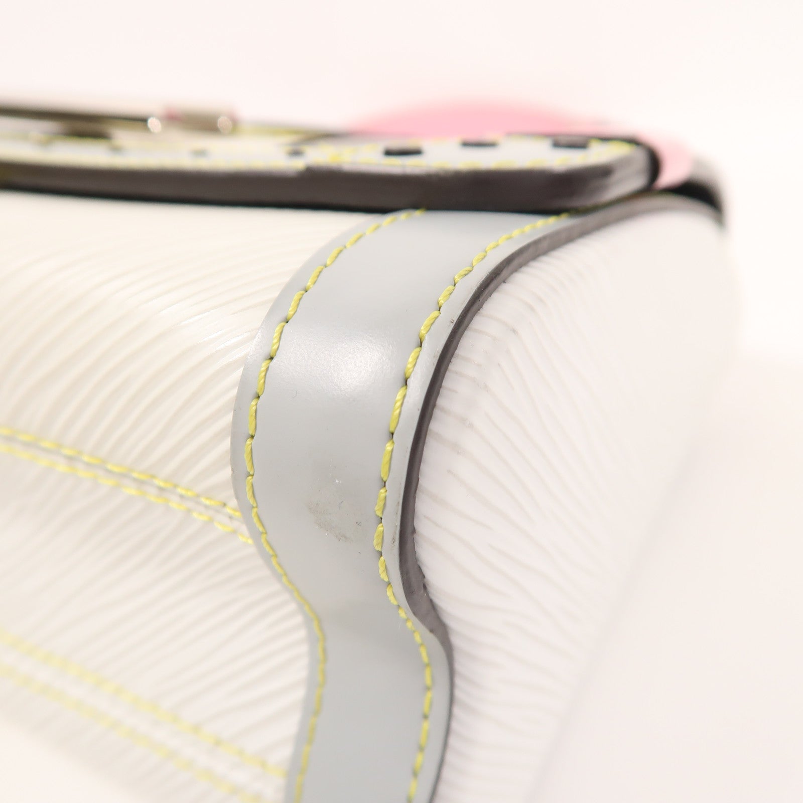 LOUIS VUITTON Epi Twist MM銀扣鏈帶肩背袋