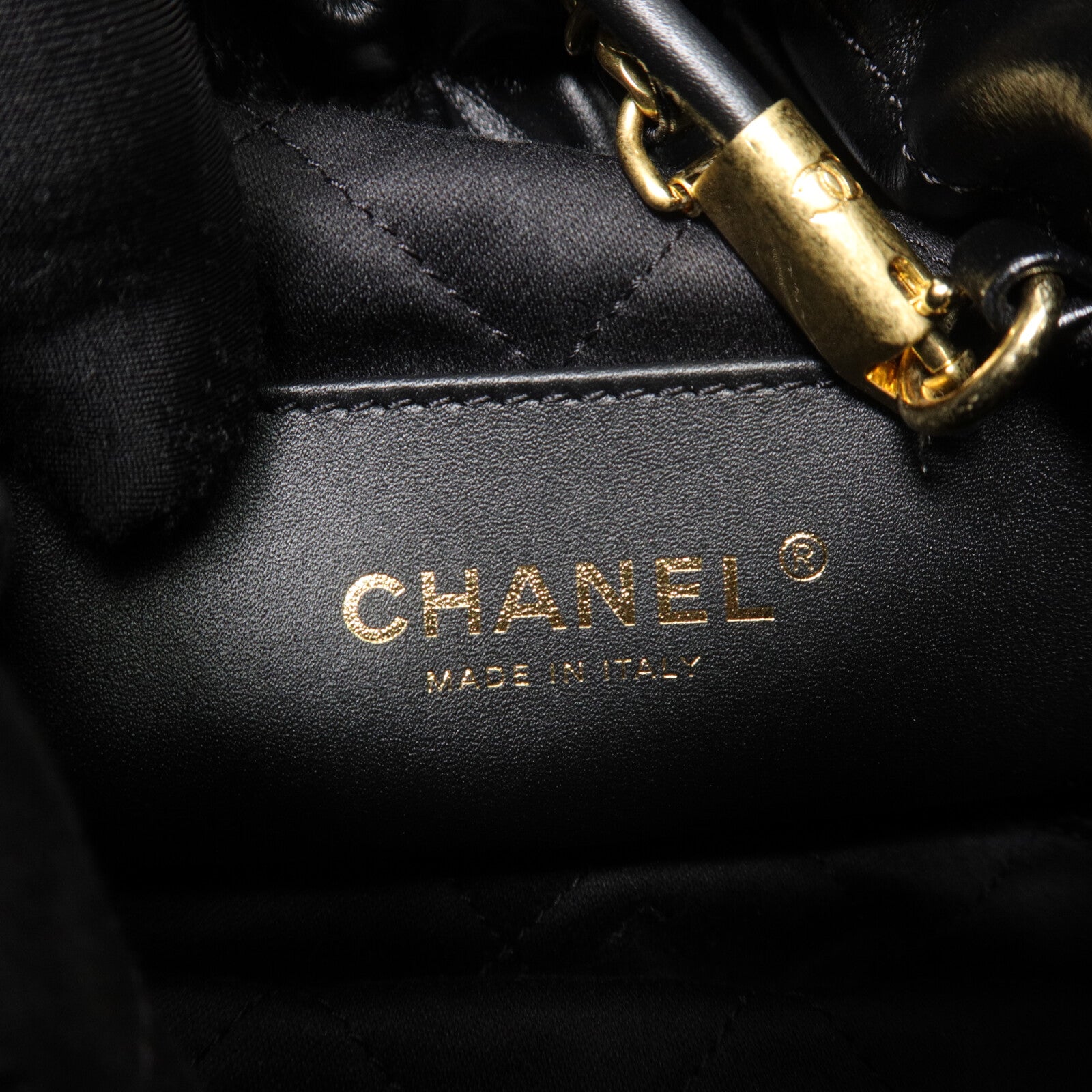 CHANEL 牛皮皮革Chanel 22 Mini鏈帶肩背袋