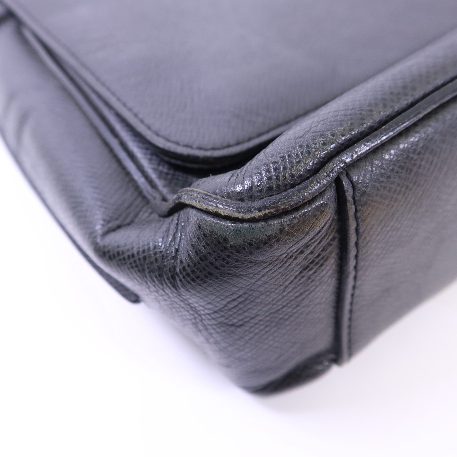 LOUIS VUITTON Taiga Roman MM銀扣肩背袋