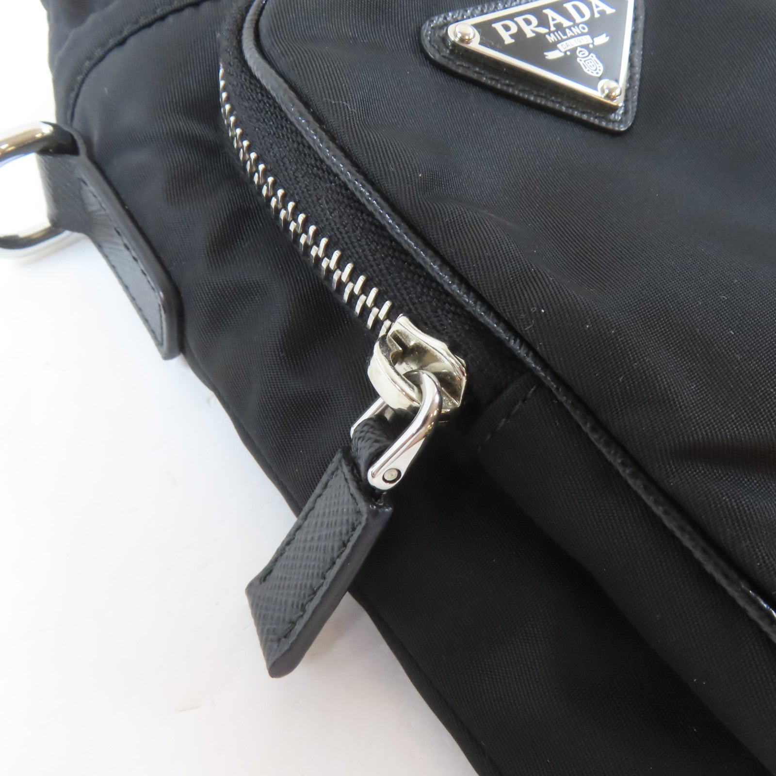PRADA 尼龍Shoulder Bag銀扣肩背袋黑色