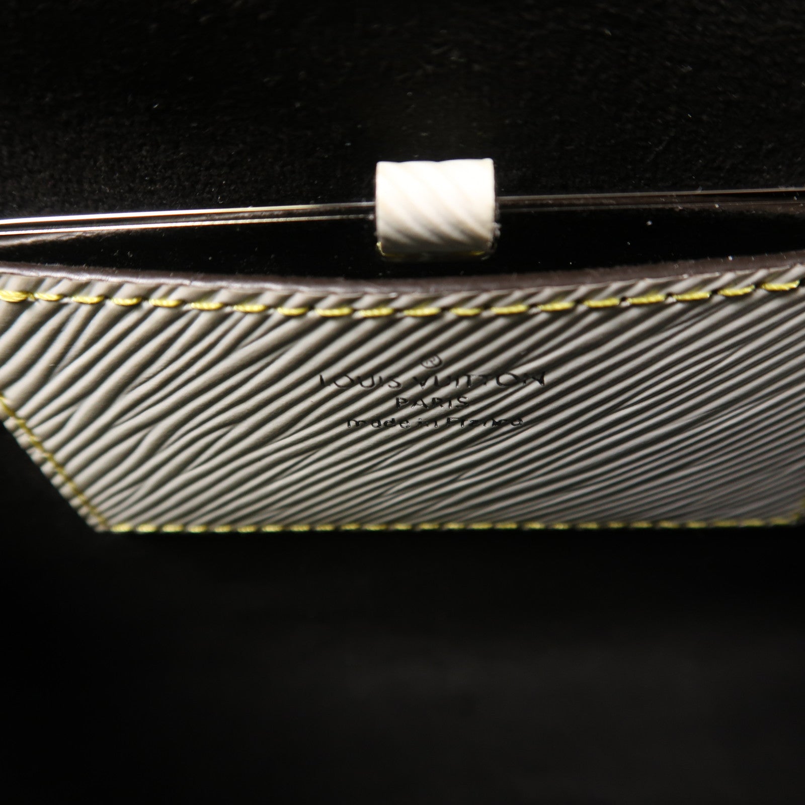 LOUIS VUITTON Epi Twist MM銀扣鏈帶肩背袋