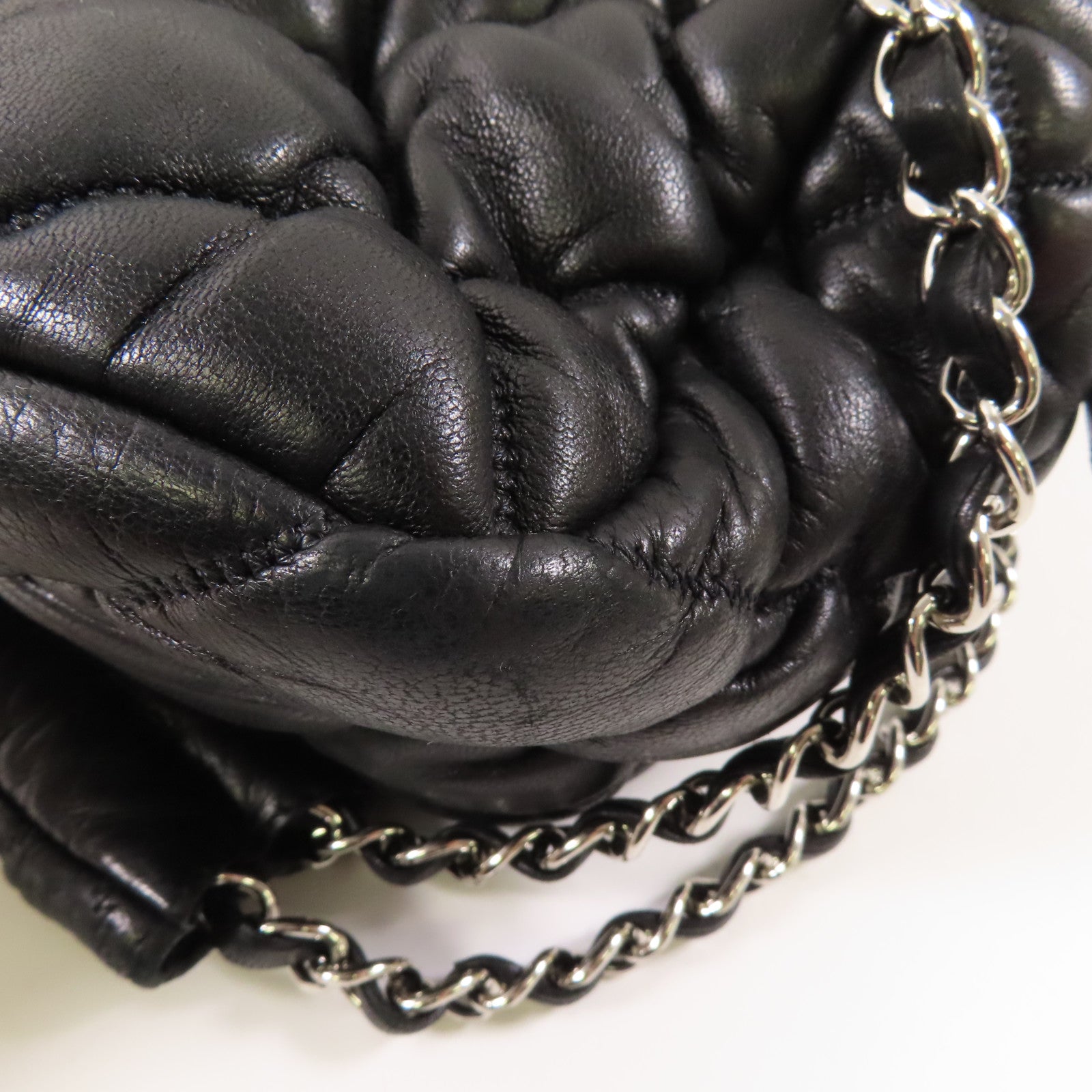 CHANEL 羊皮皮革Bubble Chain Shoulder Bag銀扣鏈帶肩背袋