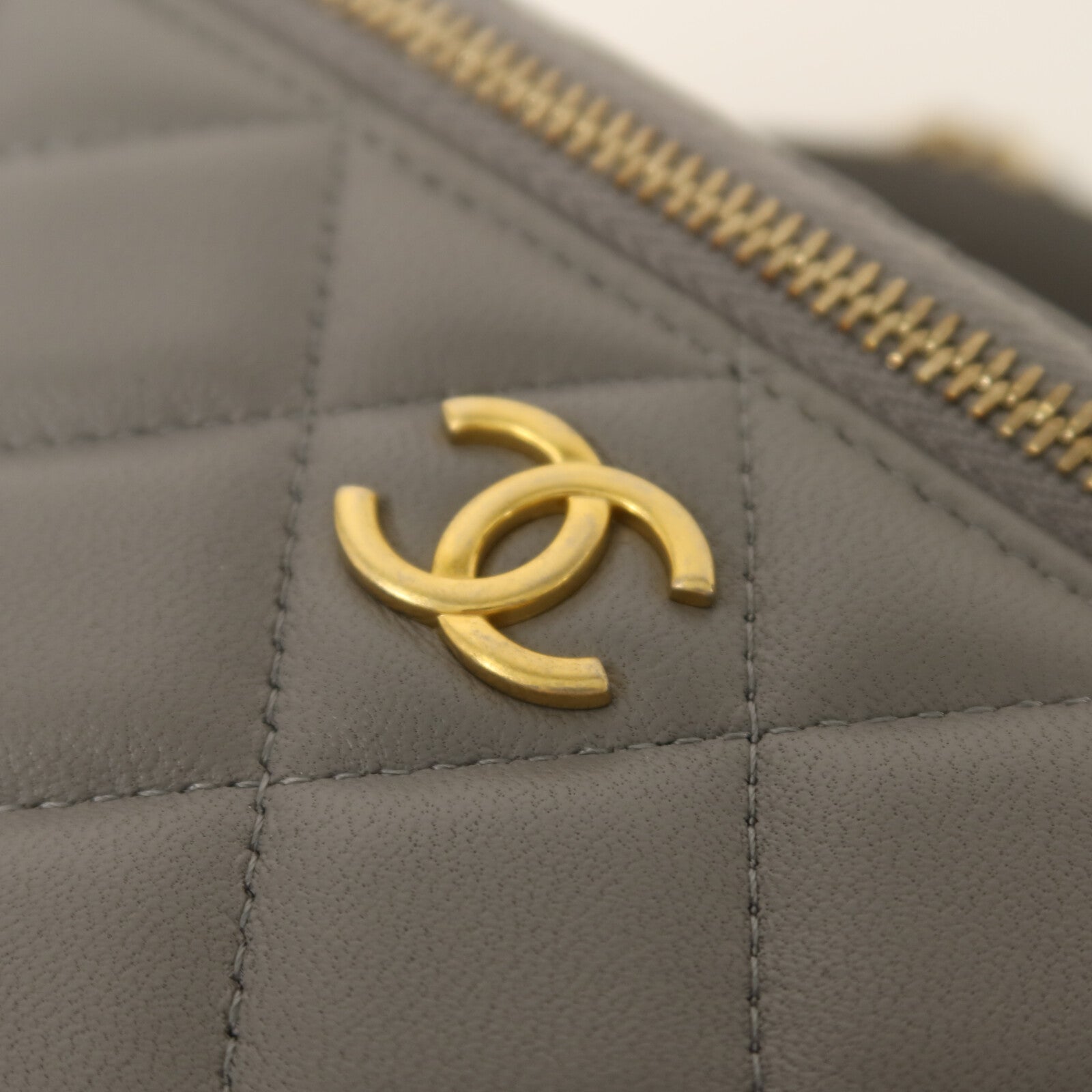 CHANEL 羊皮皮革Vanity Case金扣鏈帶手挽肩背兩用袋
