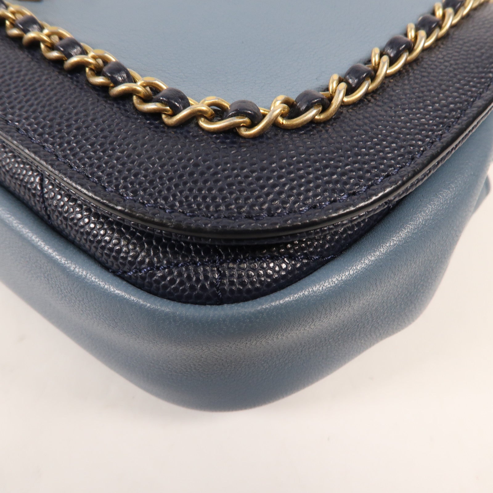 CHANEL 牛皮皮革Chain Shoulder金扣鏈帶肩背袋