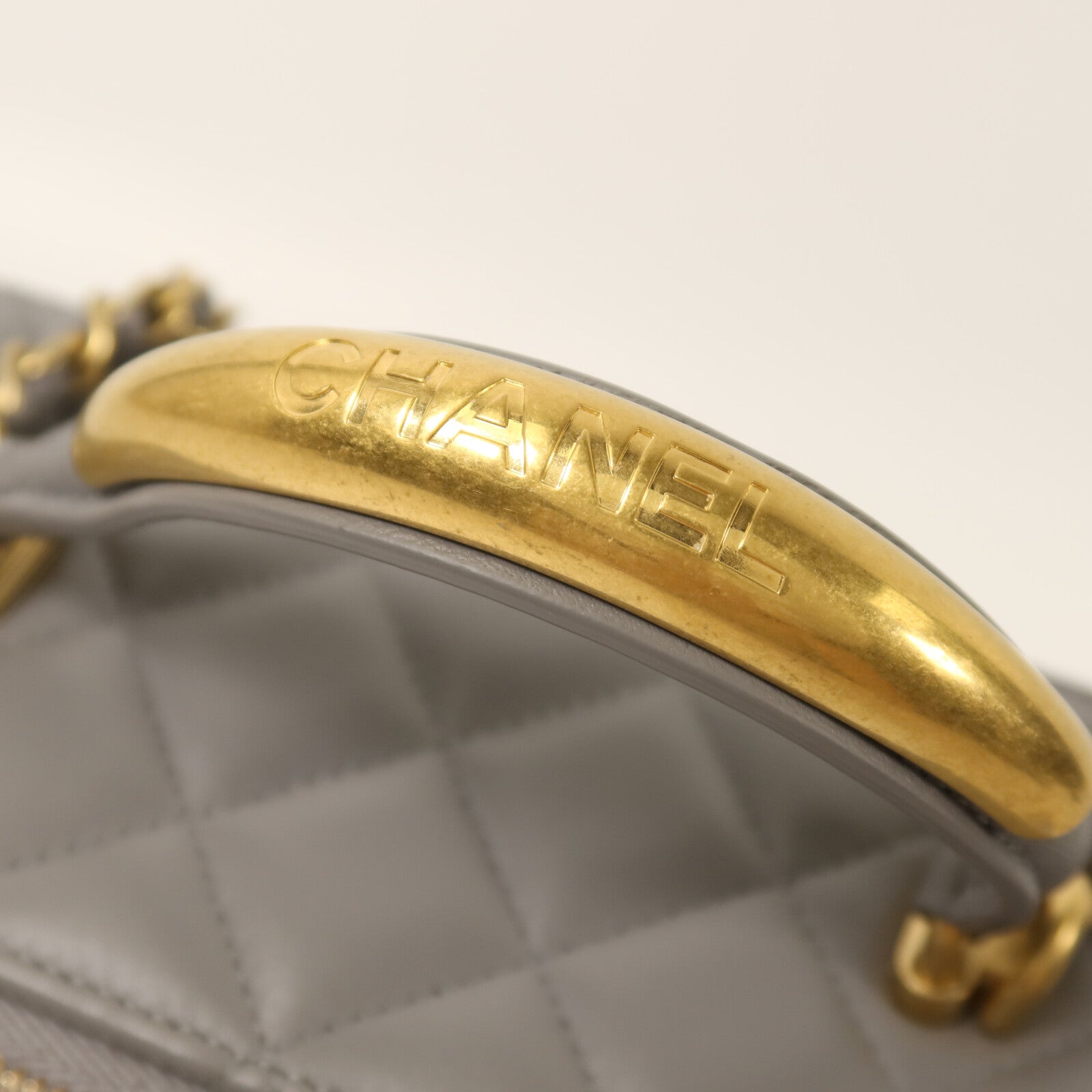 CHANEL 羊皮皮革Vanity Case金扣鏈帶手挽肩背兩用袋