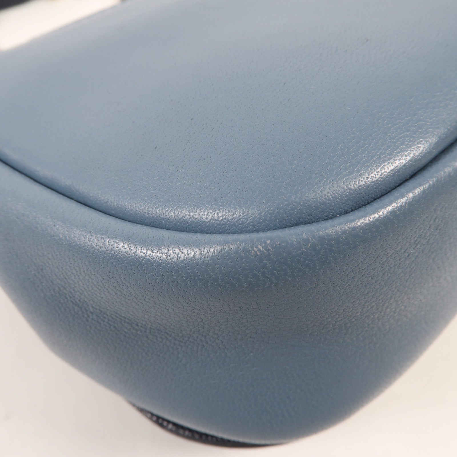 CHANEL 牛皮皮革Chain Shoulder金扣鏈帶肩背袋