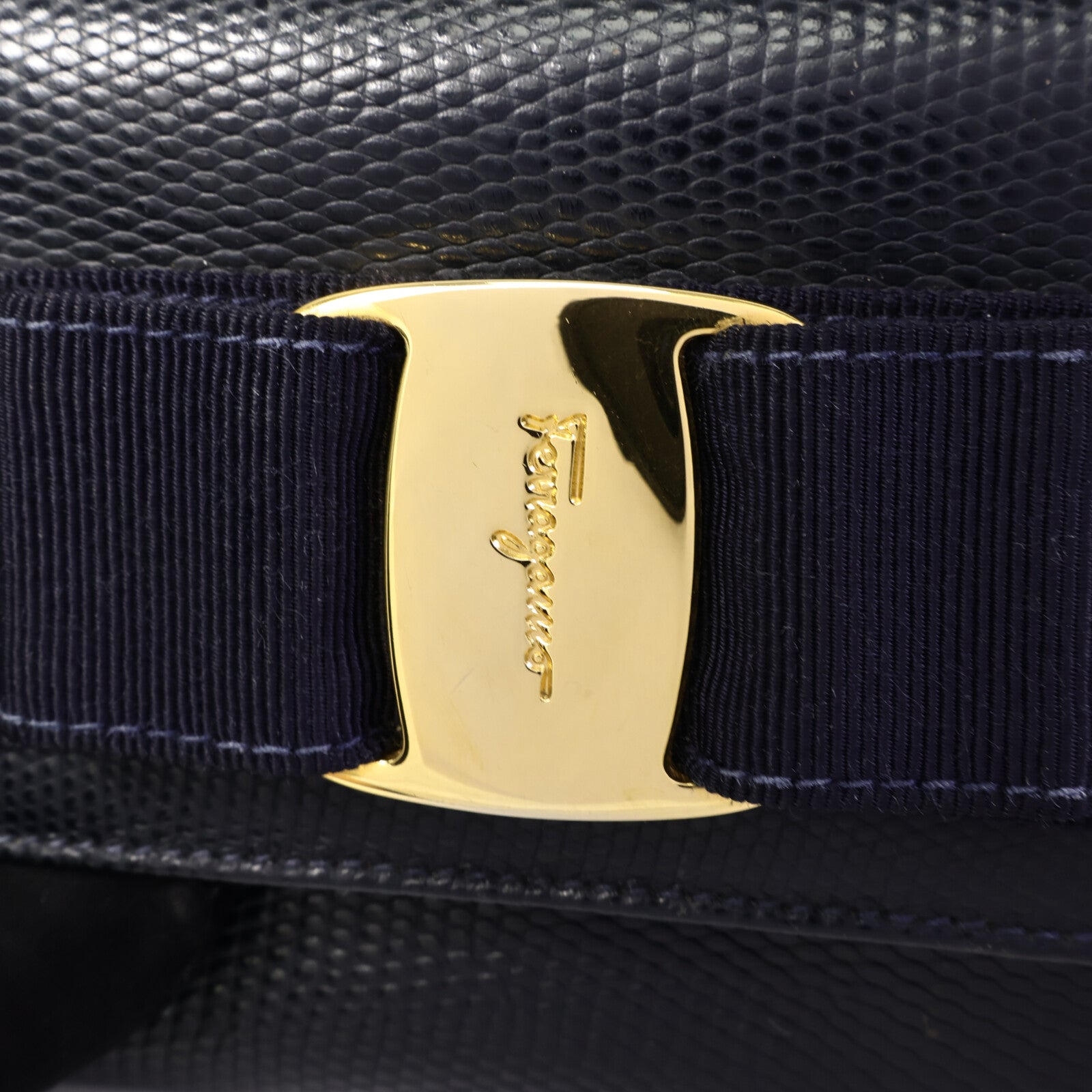 Salvatore Ferragamo 牛皮皮革Chain Shoulder Bag肩背袋