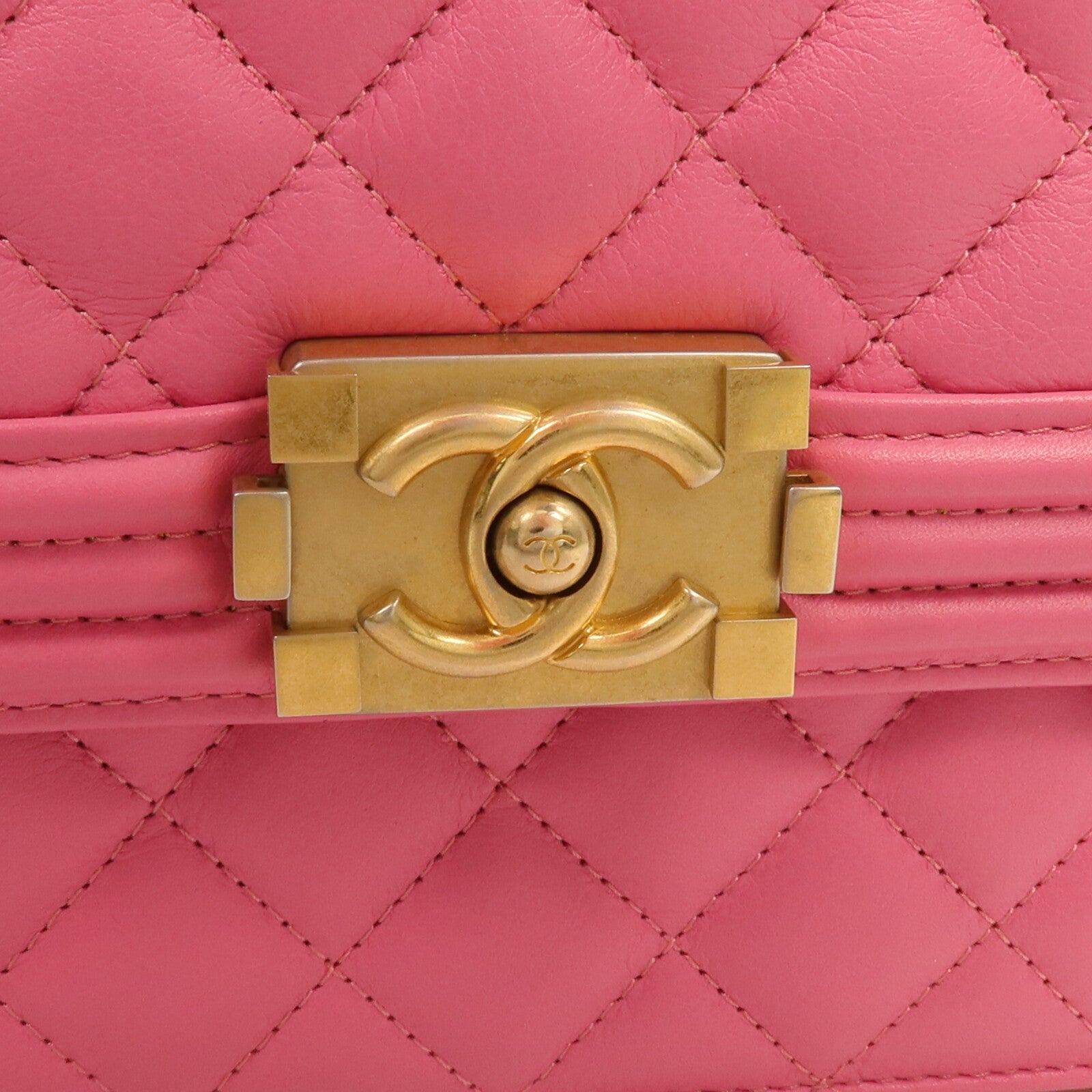 CHANEL 羊皮皮革North South Boy金扣鏈帶肩背袋