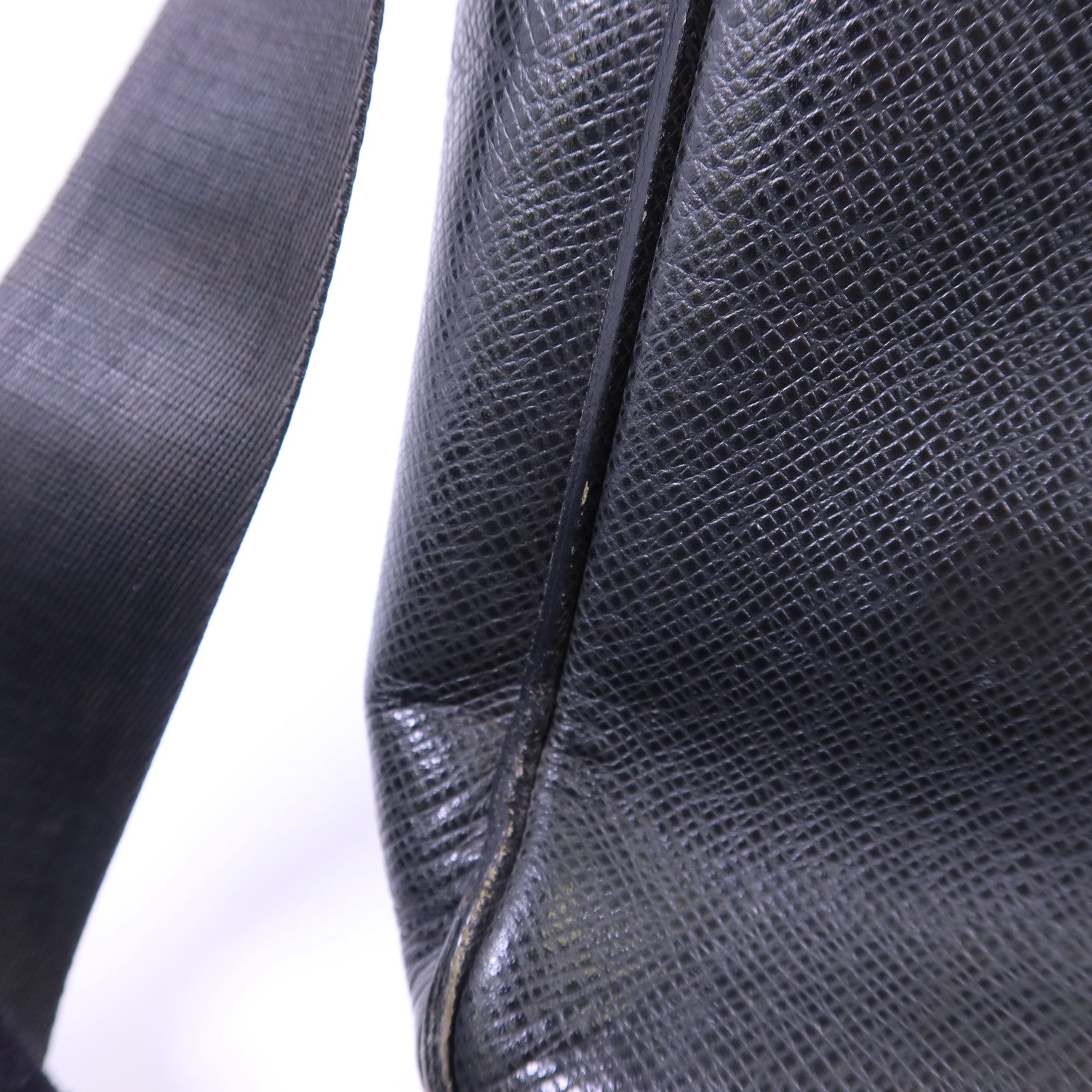 LOUIS VUITTON Taiga Roman MM銀扣肩背袋