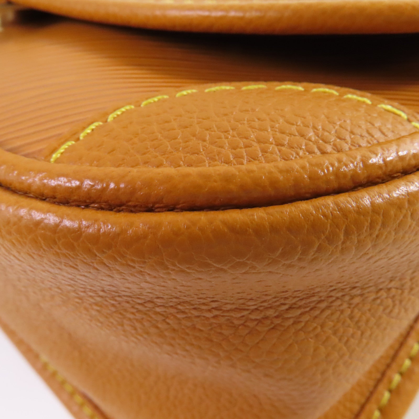 LOUIS VUITTON Epi Buci Shoulder Bag銀扣肩背袋蜜黃色