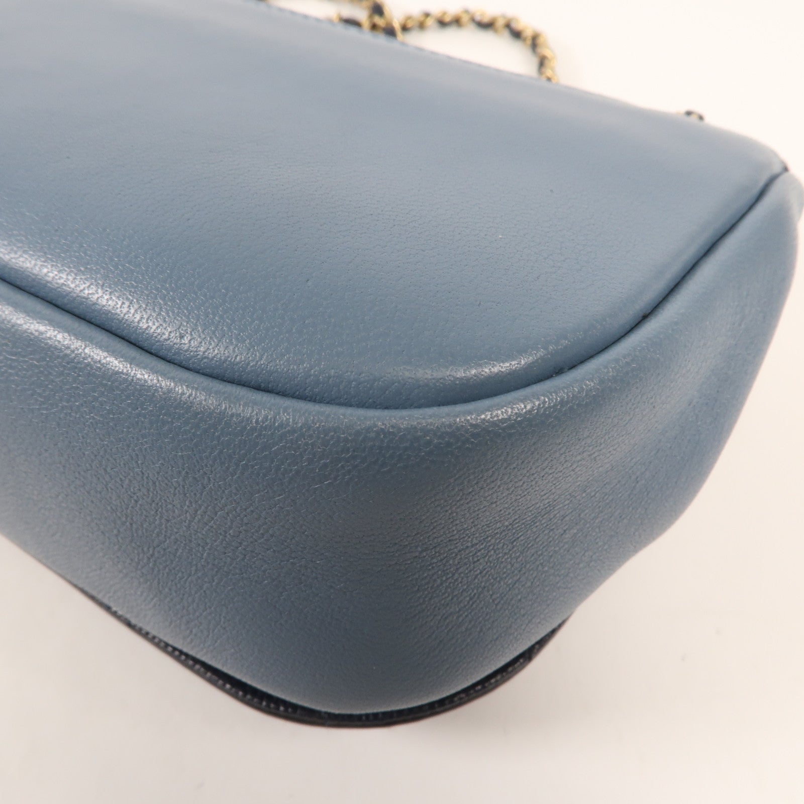 CHANEL 牛皮皮革Chain Shoulder金扣鏈帶肩背袋