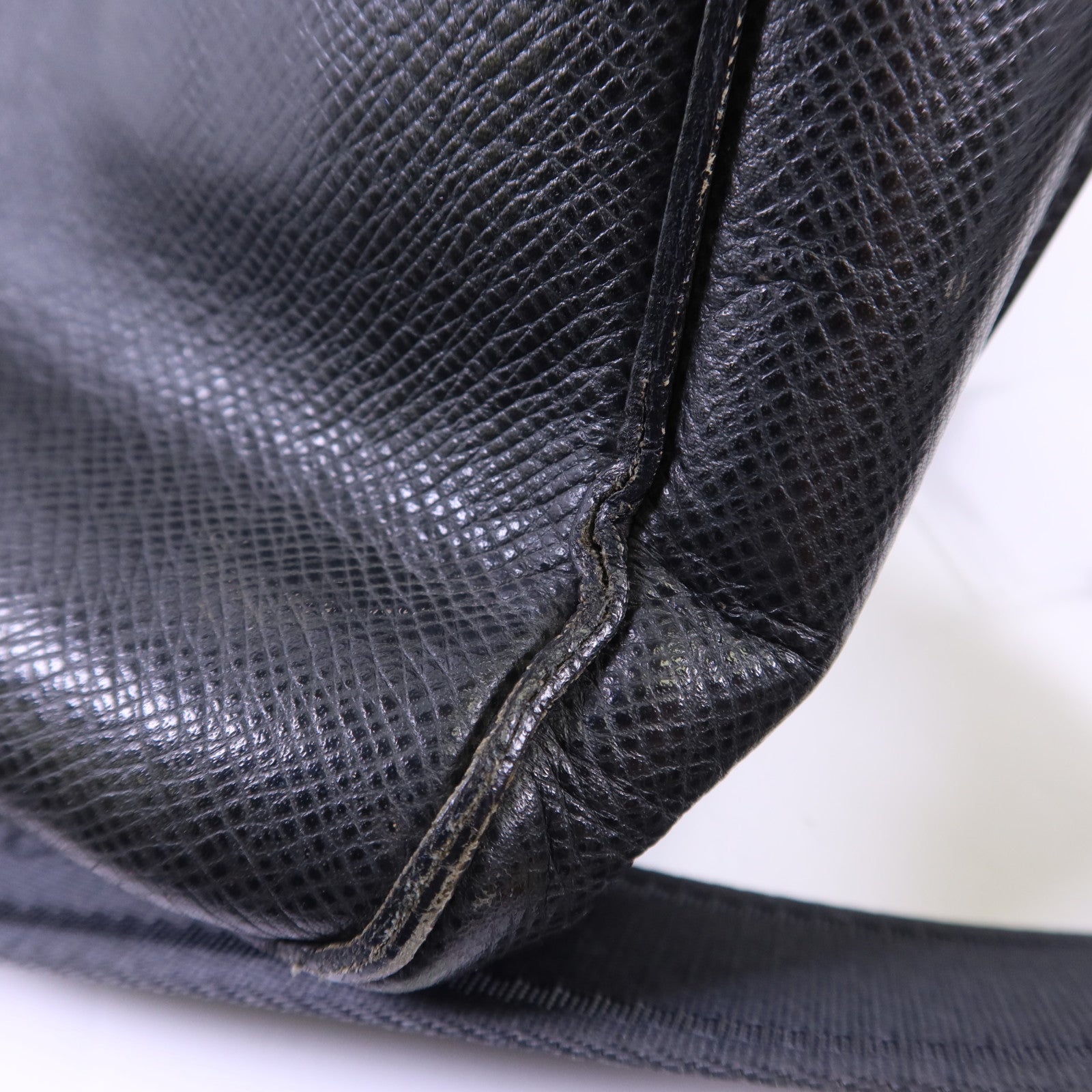 LOUIS VUITTON Taiga Roman MM銀扣肩背袋