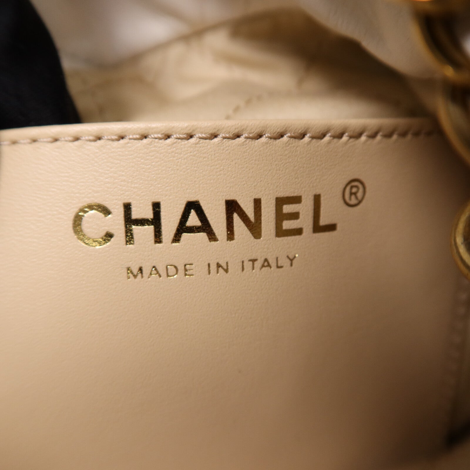 CHANEL 牛皮皮革Mini 22金扣鏈帶手挽肩背兩用袋
