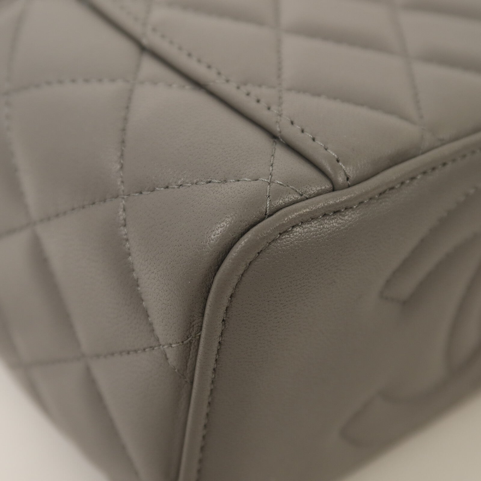 CHANEL 羊皮皮革Vanity Case金扣鏈帶手挽肩背兩用袋